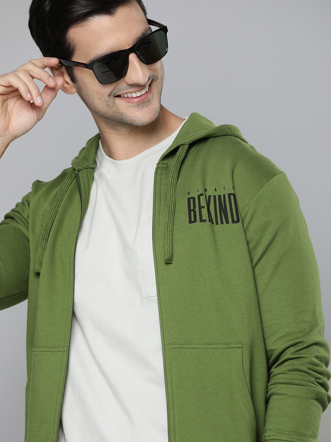 

HERE&NOW Men Green Pure Cotton Hooded Sweatshirt