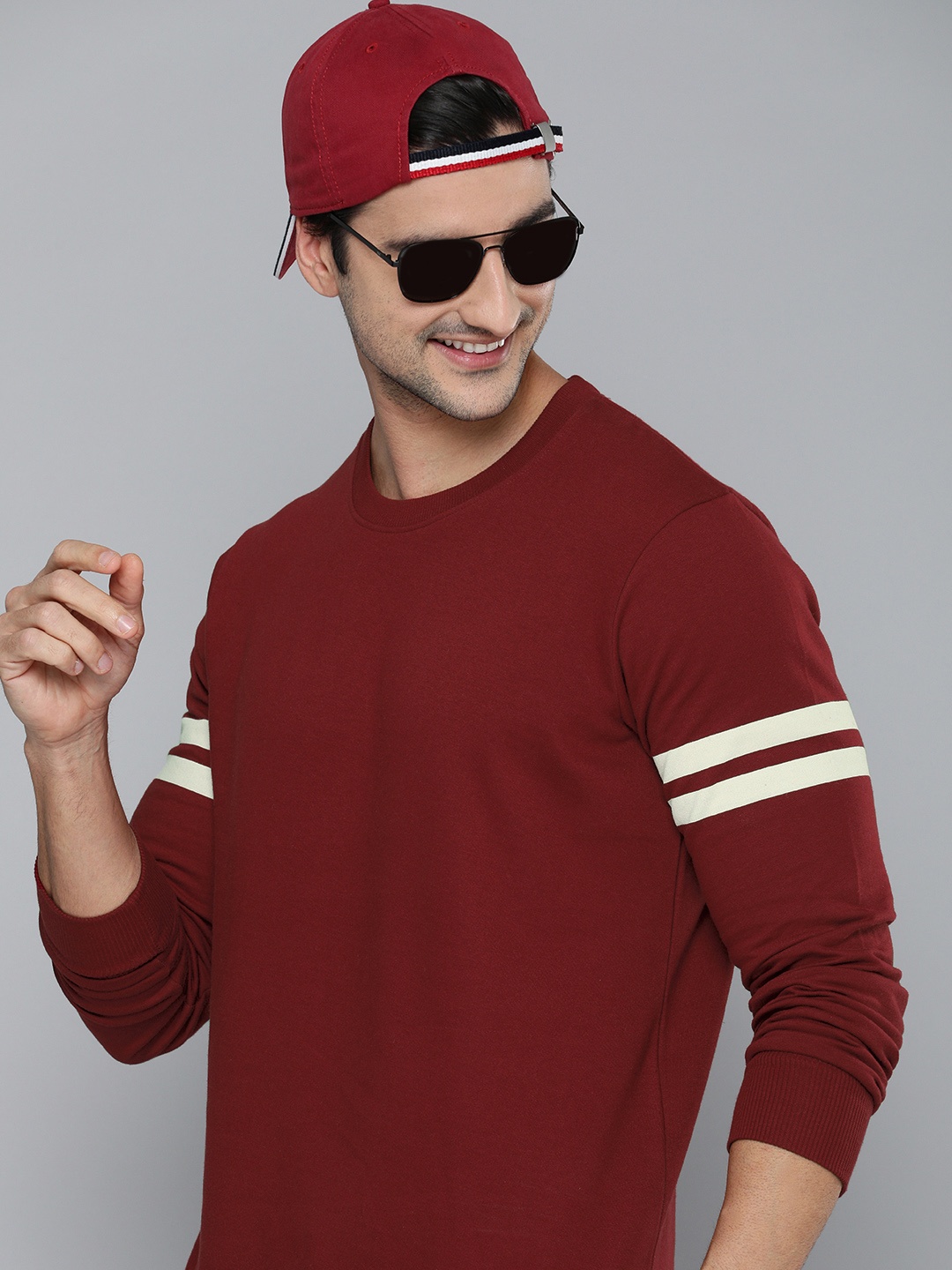 

HERE&NOW Men Maroon Solid Pure Cotton Pullover Sweatshirt With Contrast Details