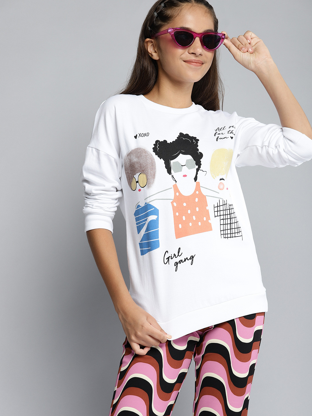 

YK Girls White & Black Graphic & Typography Print Sweatshirt