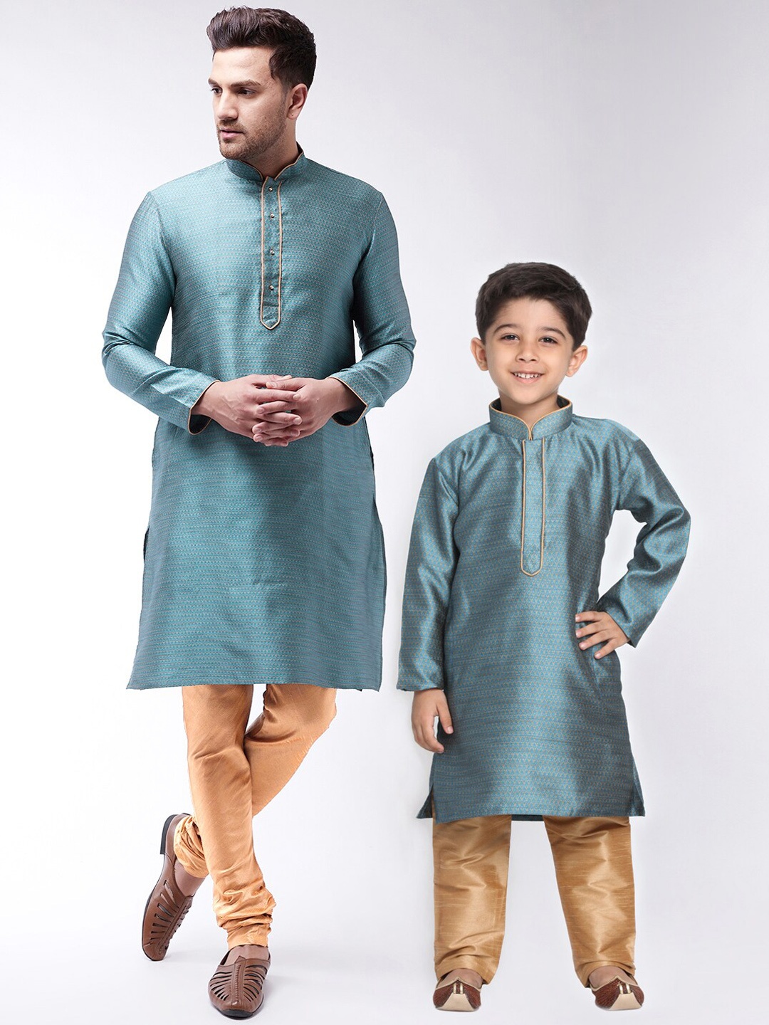 

VASTRAMAY Men Blue & Rose Gold Jacquard Kurta & Churidar