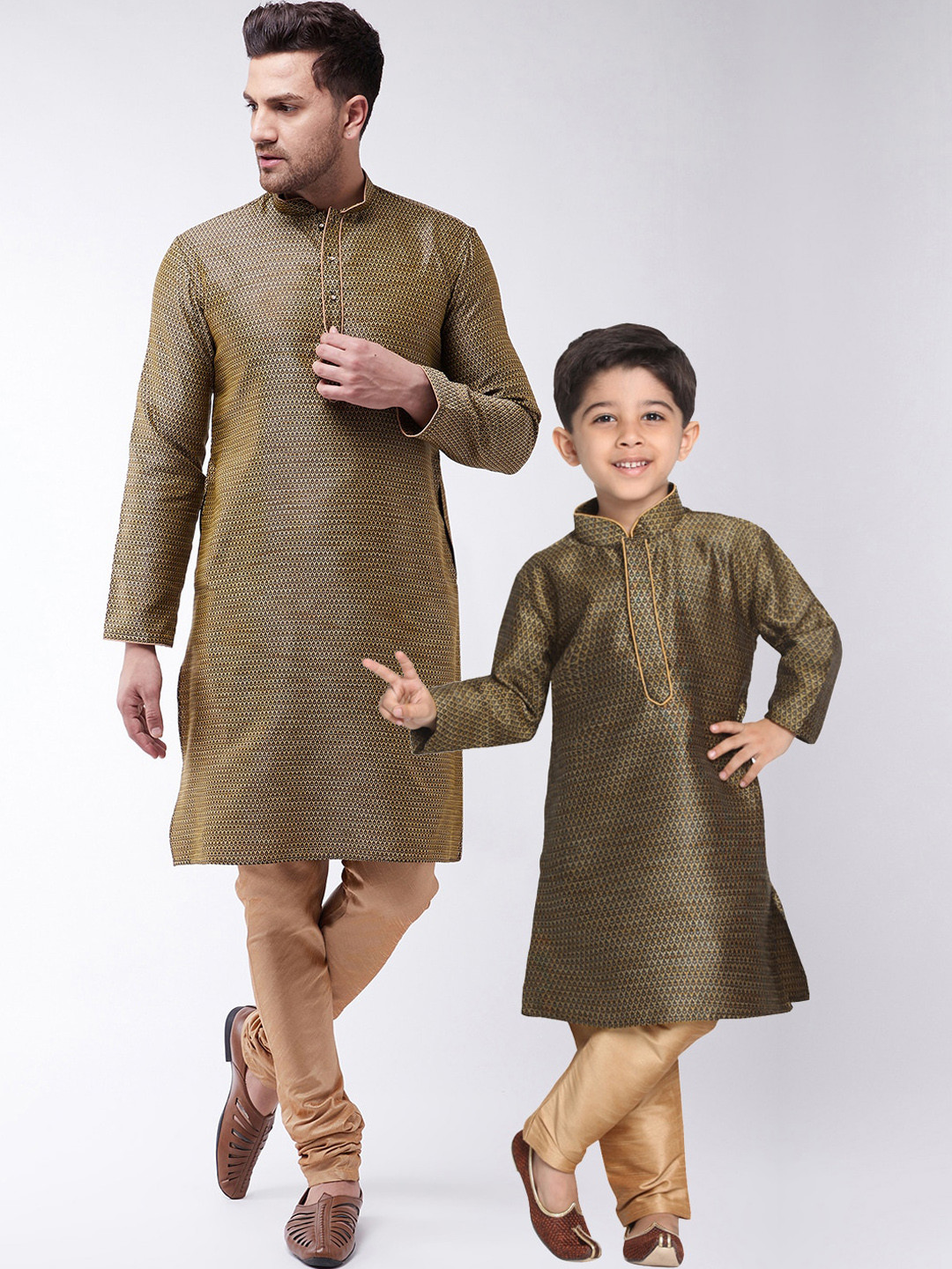 

VASTRAMAY Men Black & Rose Gold Regular Straight Jacquard Kurta & Churidar