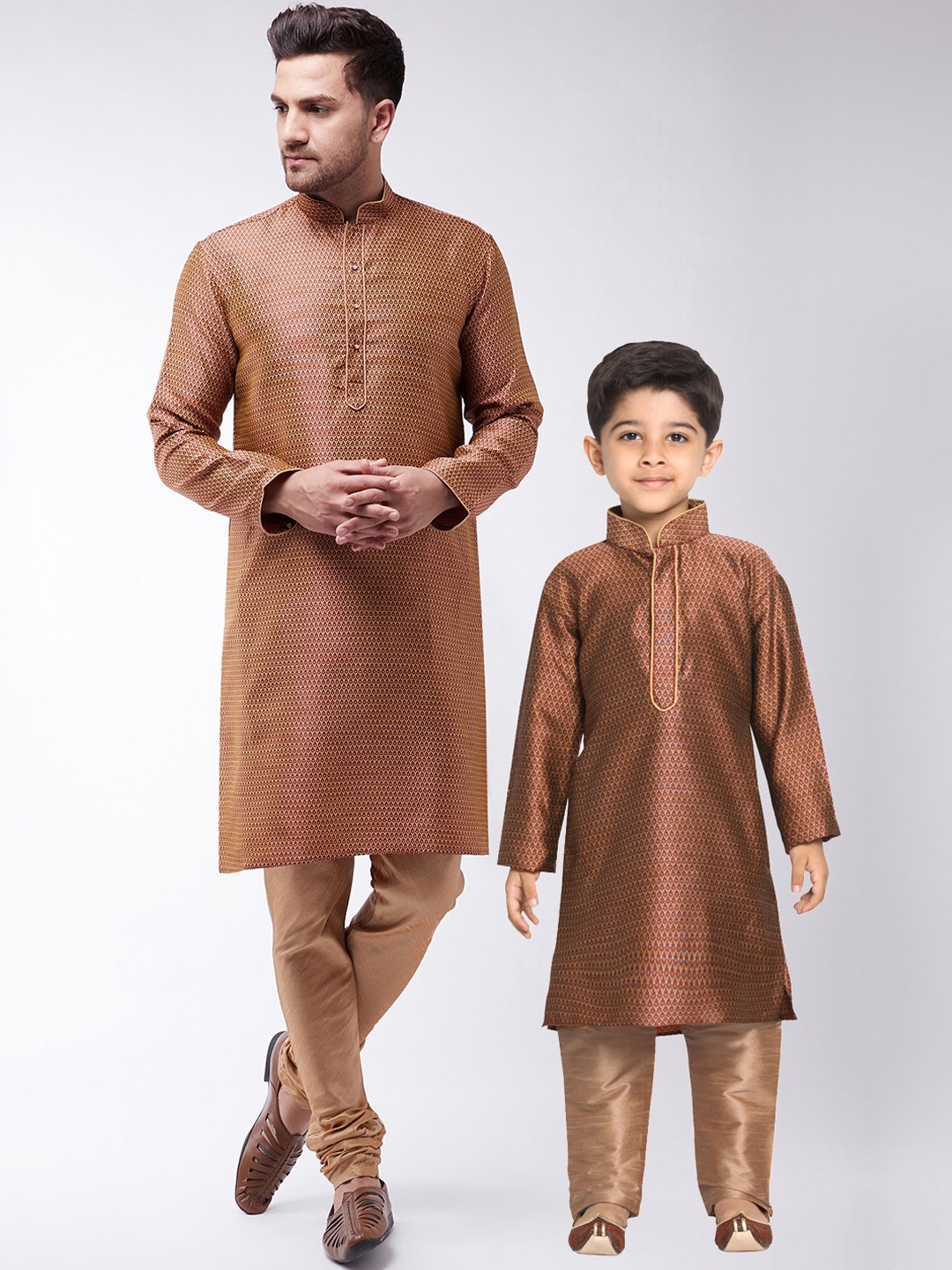 

VASTRAMAY Men Maroon & Rose Gold Jacquard Kurta with Churidar