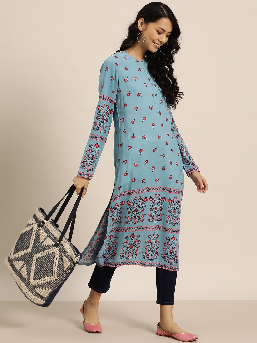 

Sangria Women Blue & Red Floral Print Straight Kurta