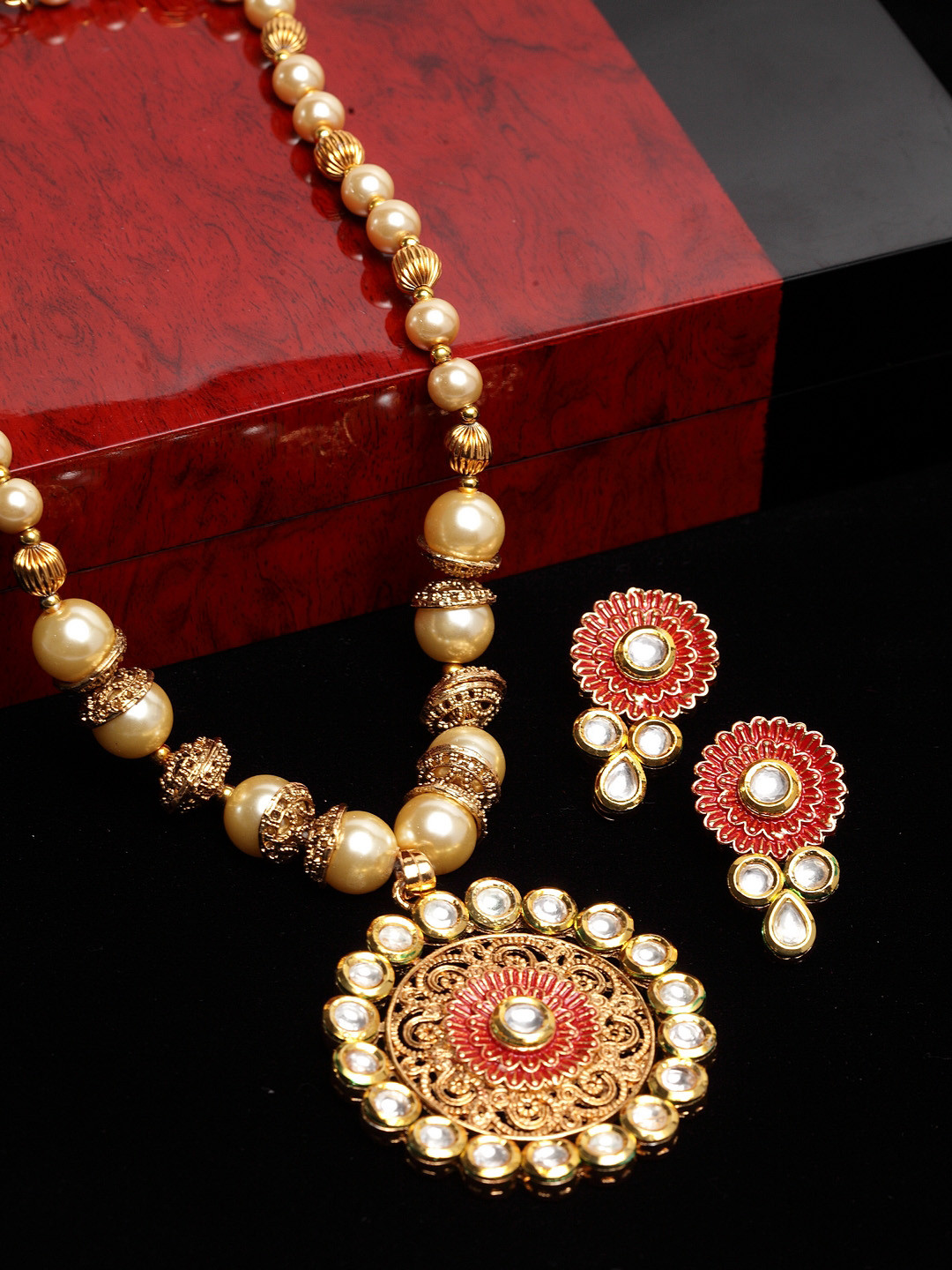

PANASH Gold-Plated Off-White & Red Kundan-Studded & Beaded Enamelled Jewellery Set