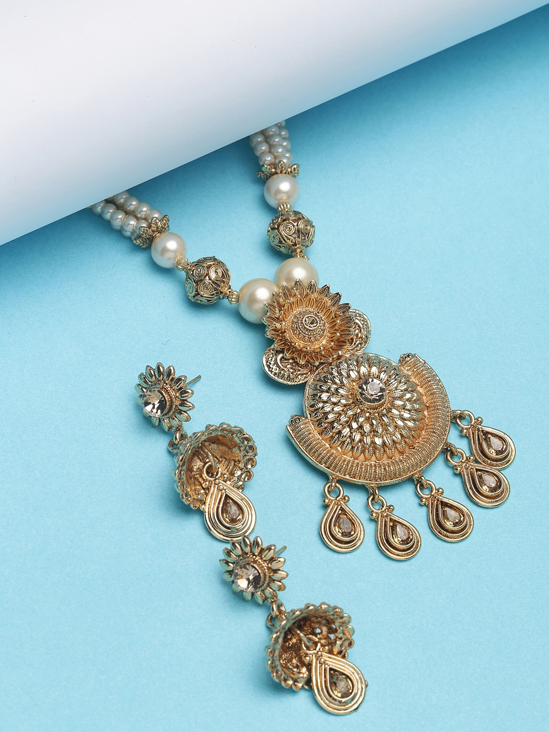 

PANASH Gold-Plated Beige Kundan-Studded & Beaded Handcrafted Jewellery Set