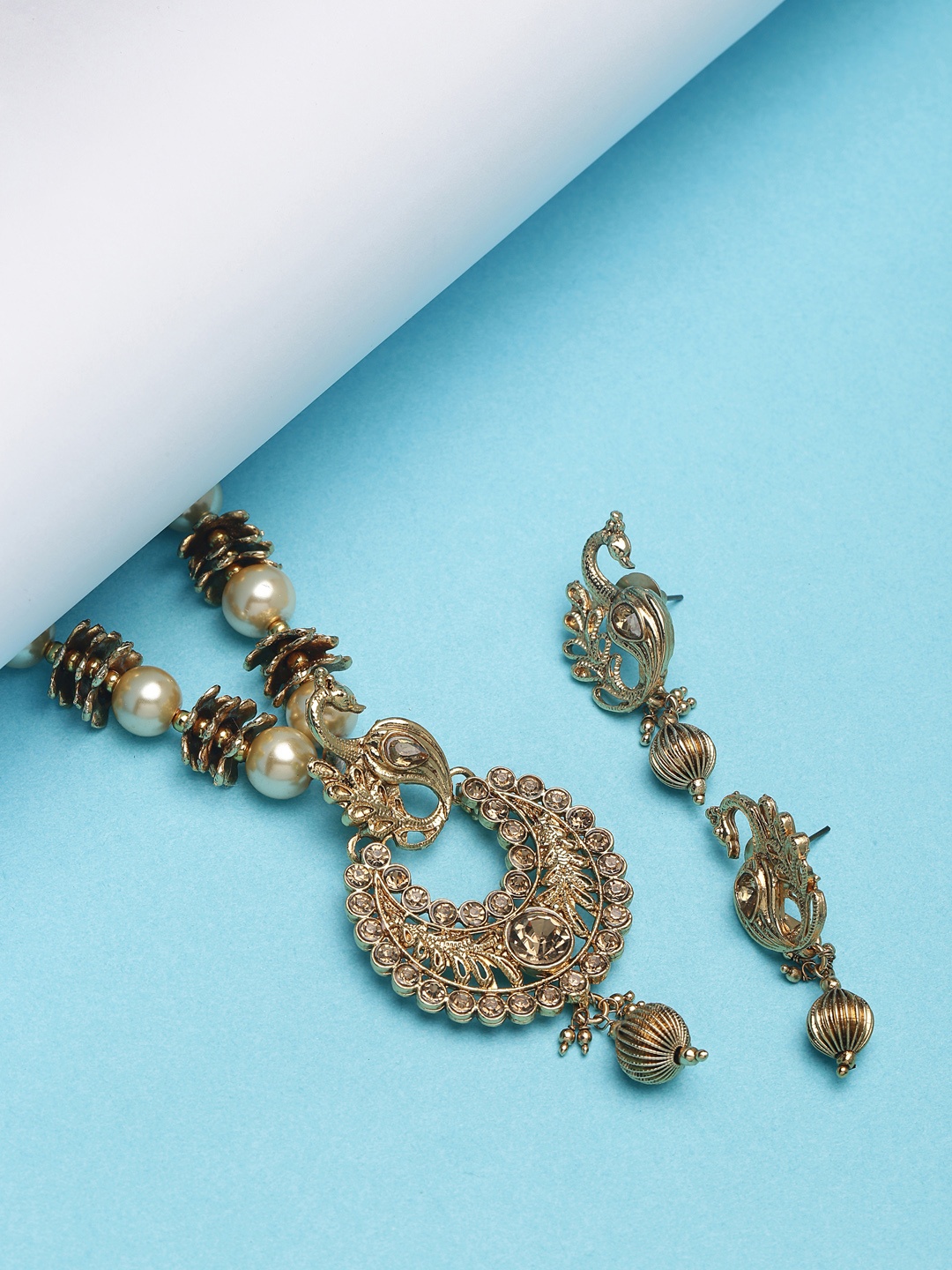 

PANASH Gold-Plated Beige Kundan-Studded & Beaded Handcrafted Jewellery Set