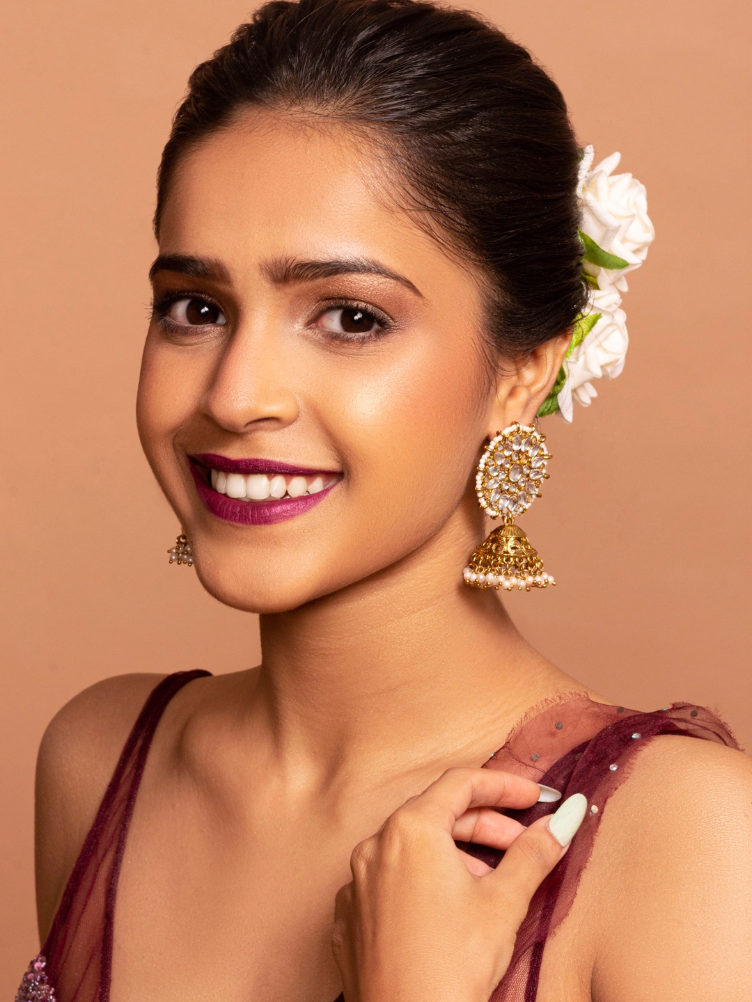 

Fida Gold-Plated Kundan Embellished Contemporary Jhumkas