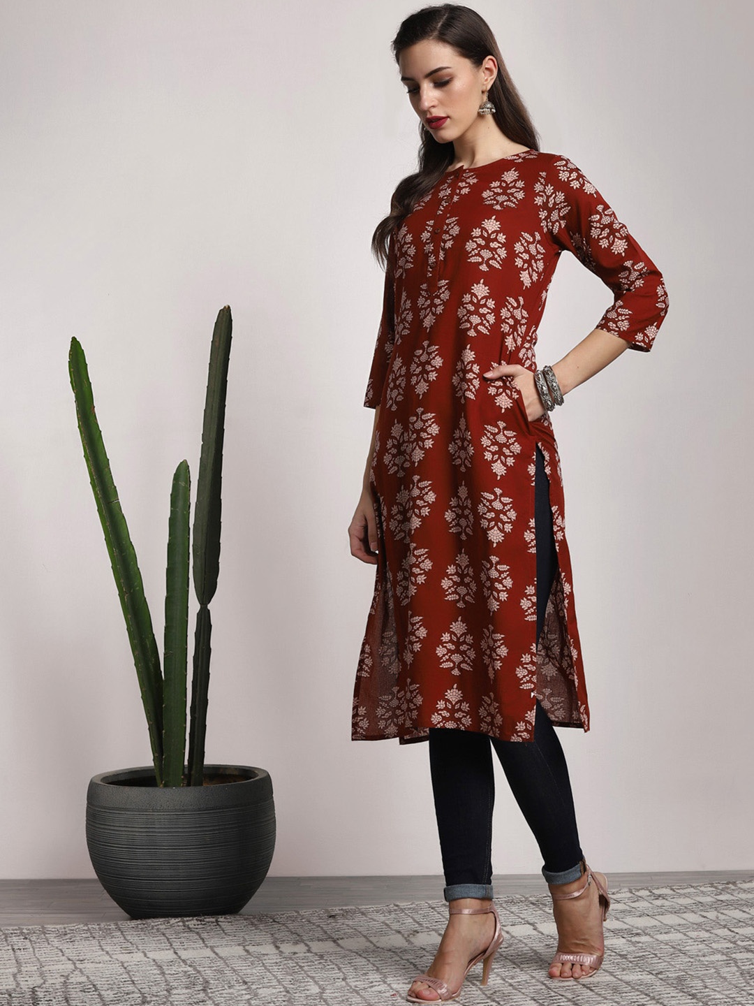 

Sangria Women Maroon Floral Print Straight Kurta