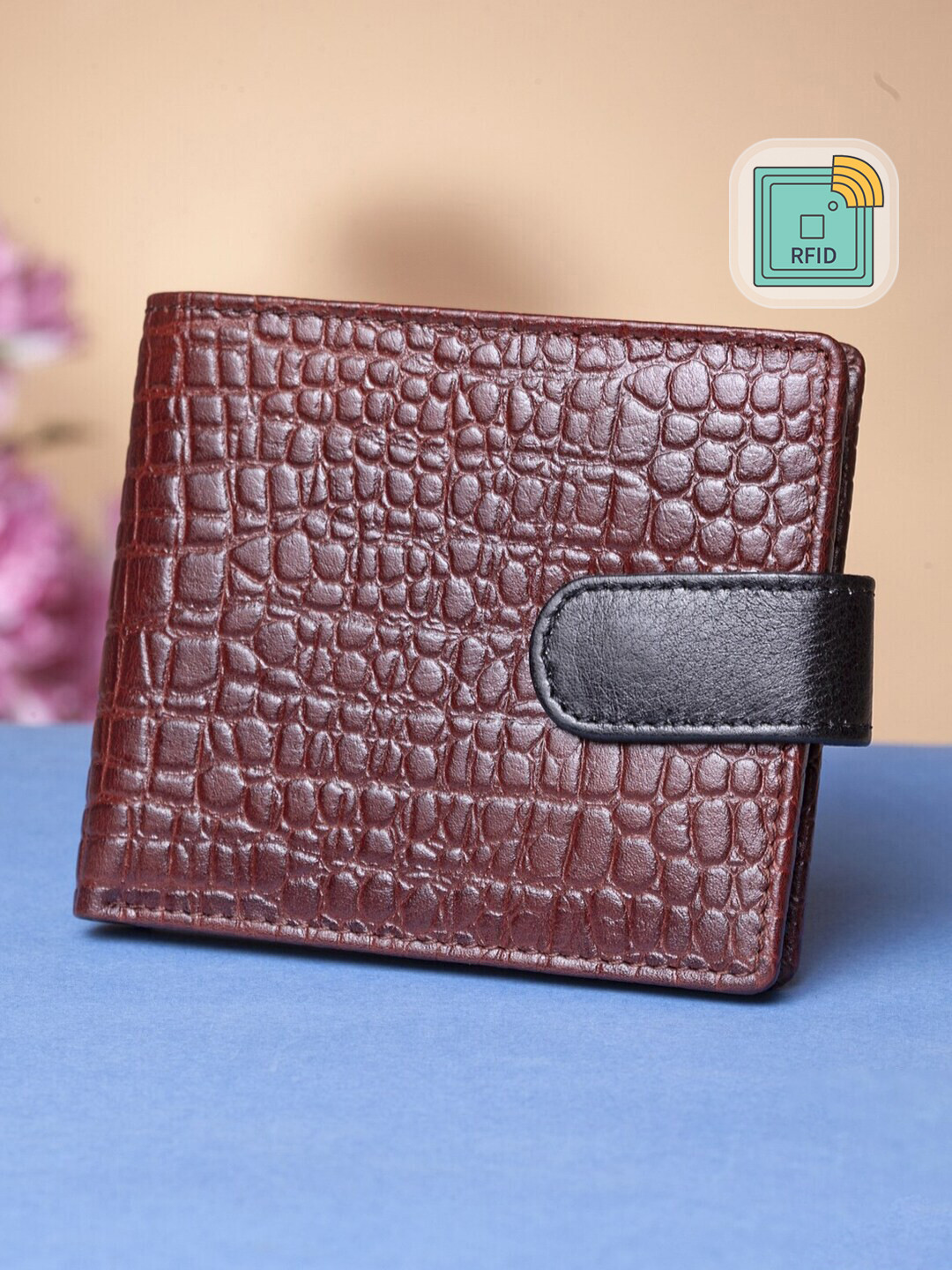 

Teakwood Leathers Men Brown Textured Leather Two Fold Wallet