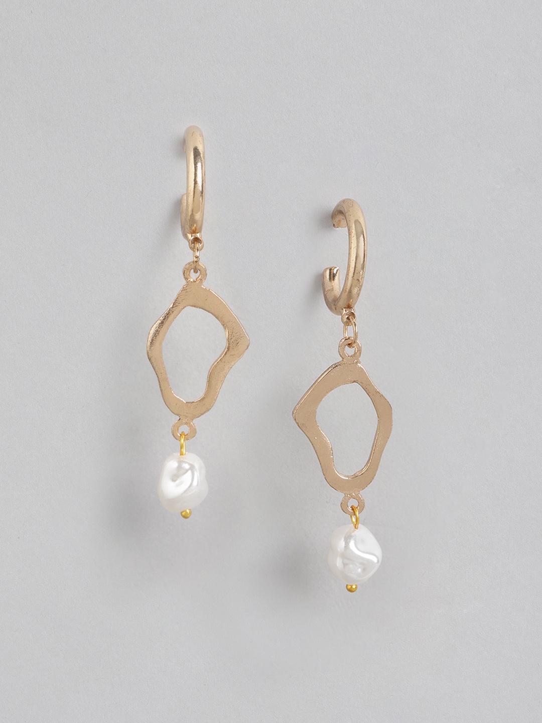 

DressBerry Gold-Toned & Off White Contemporary Drop Earrings