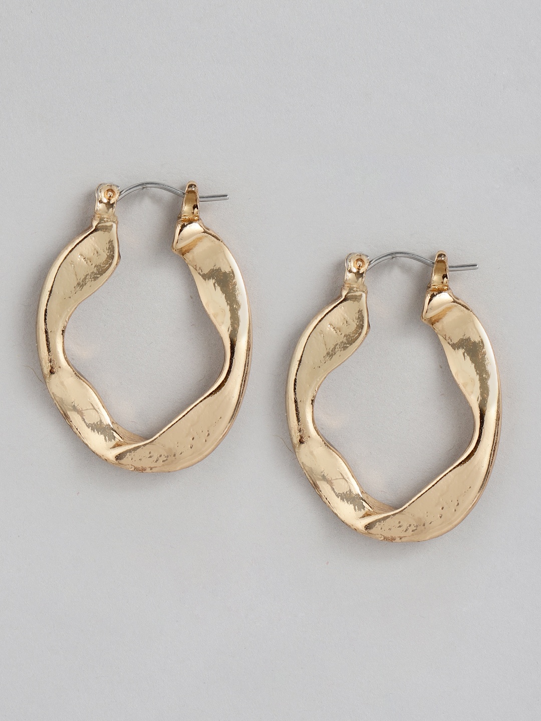 

DressBerry Gold-Toned Oval Hoop Earrings