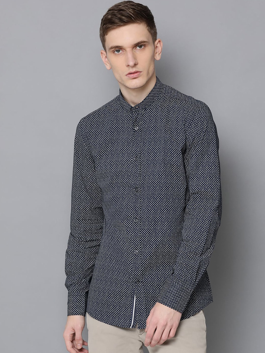 

Antony Morato Men Navy Blue & White Regular Fit Printed Casual Shirt