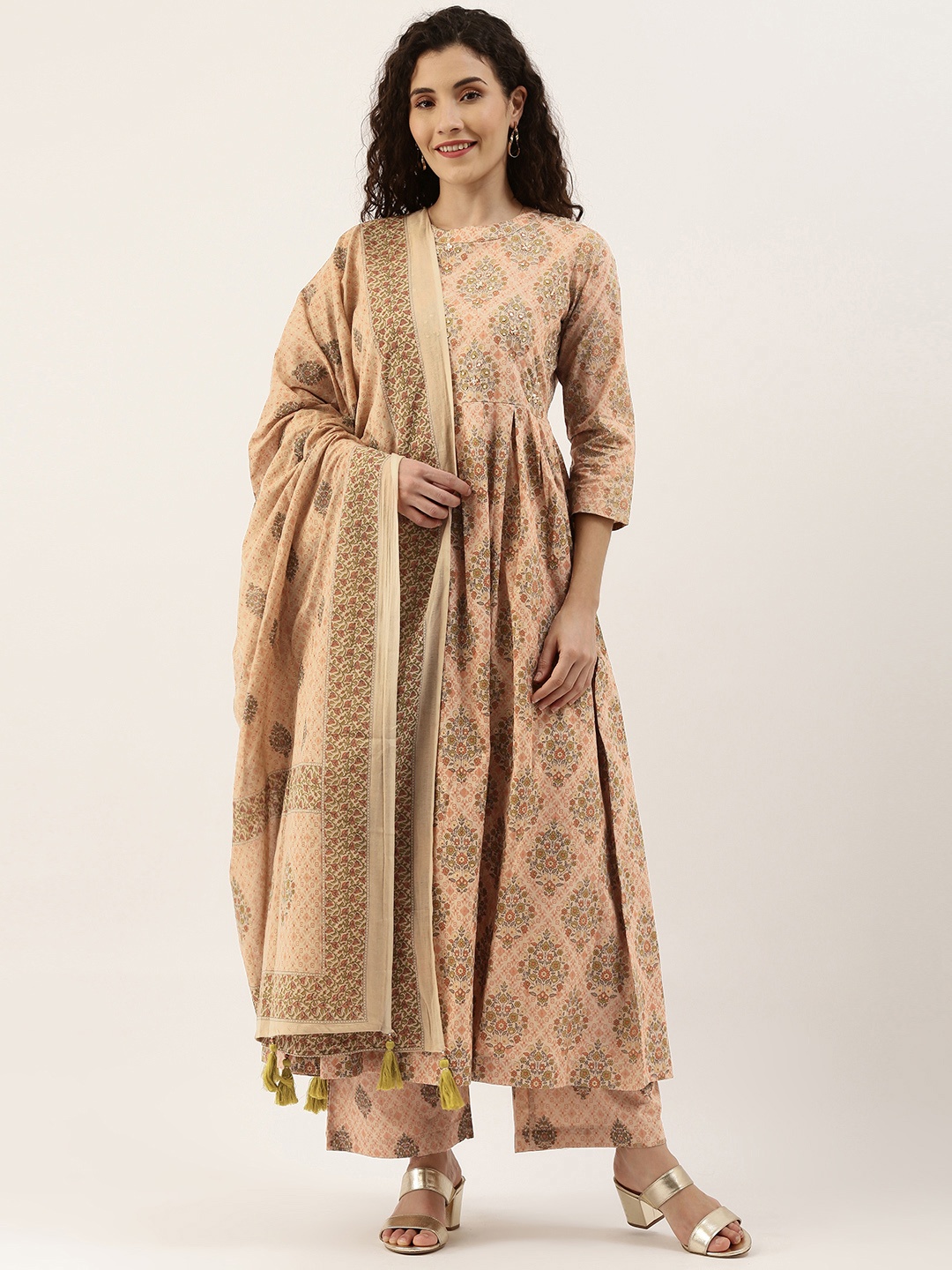 

Saanjh Women Beige Floral Printed Pleated Pure Cotton KurtaSet