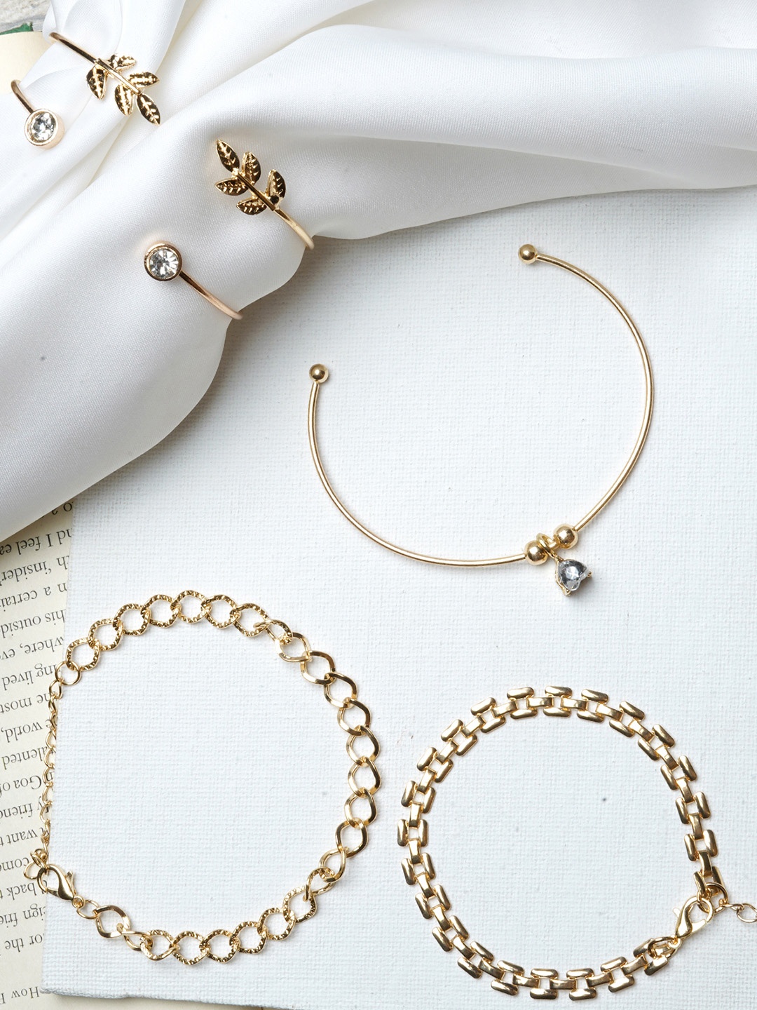 

JOKER & WITCH Gold-Toned Set of 5 Link Bracelet
