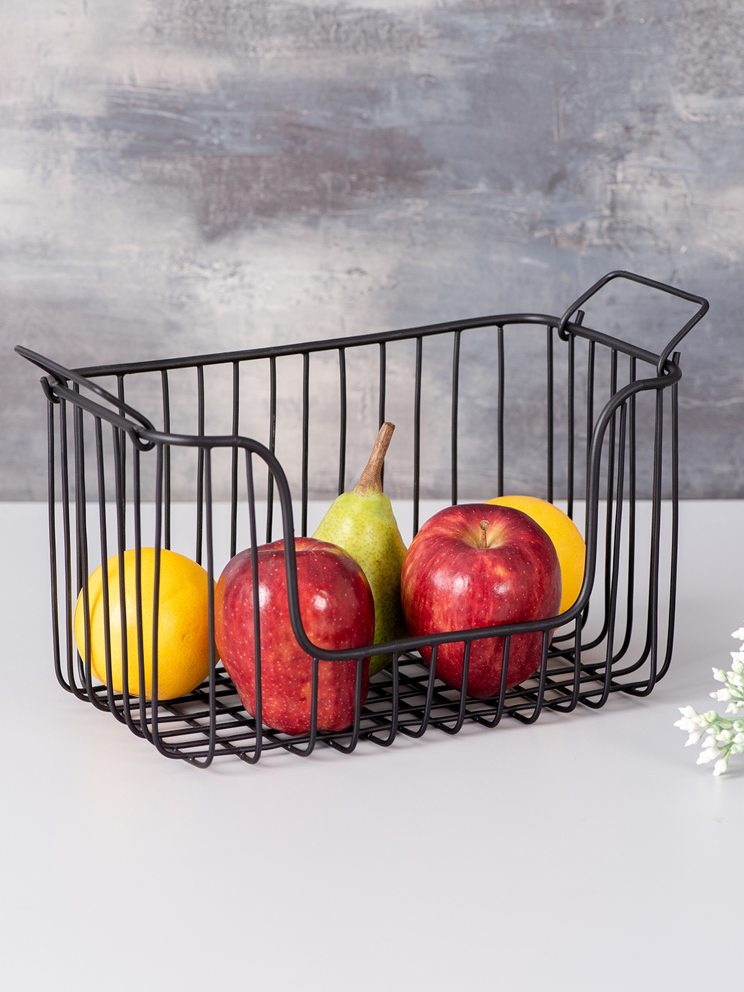 

nestroots Black Fruit Basket