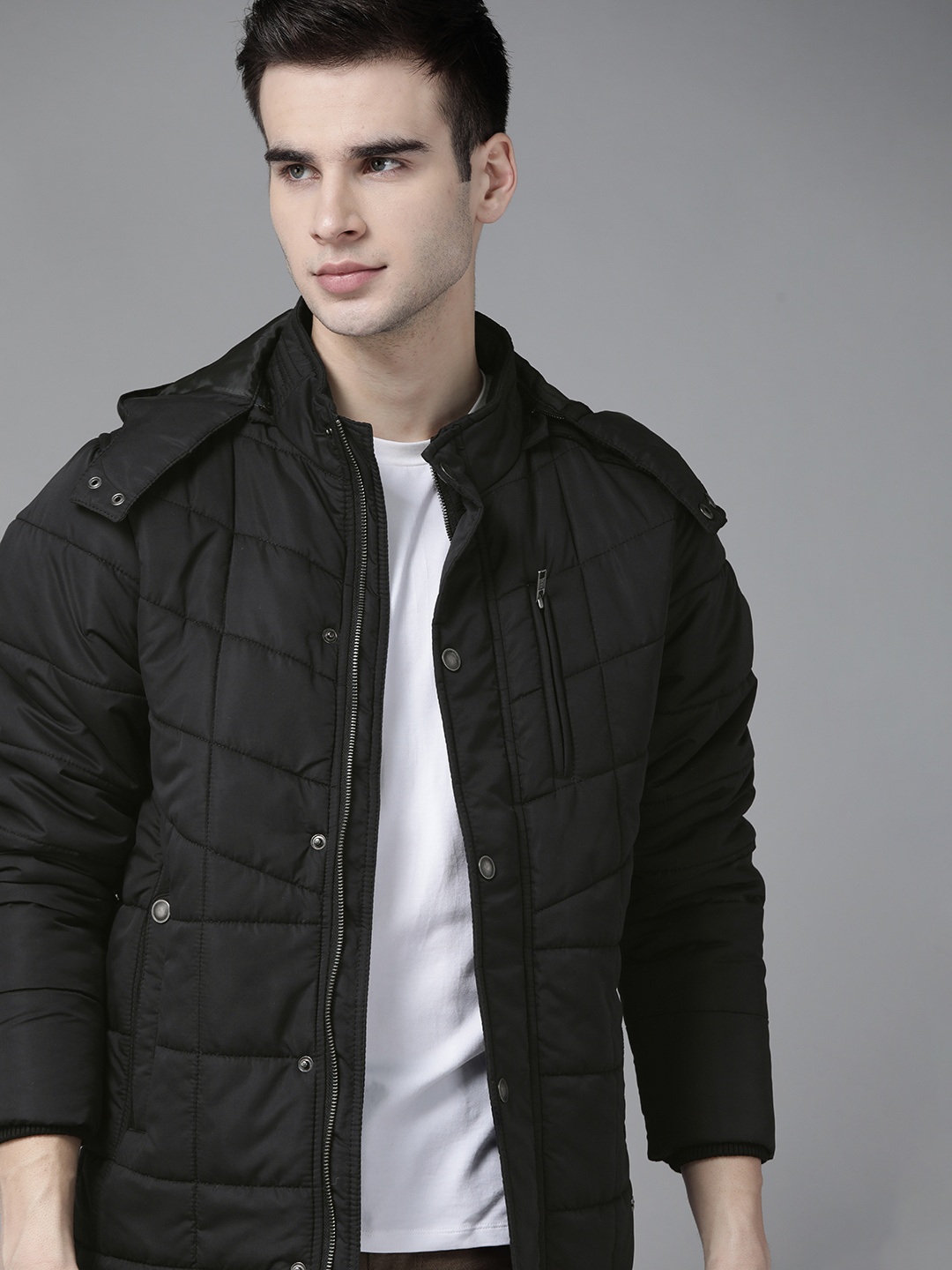 

Roadster Men Black Solid Detachable Hood Puffer Jacket