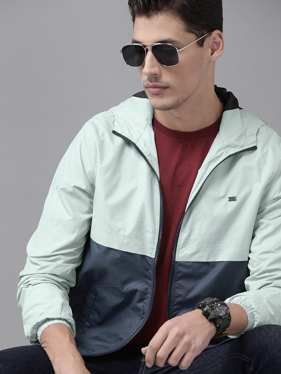 

Roadster Men Green & Navy Blue Colourblocked Lightweight Tailored Jacket