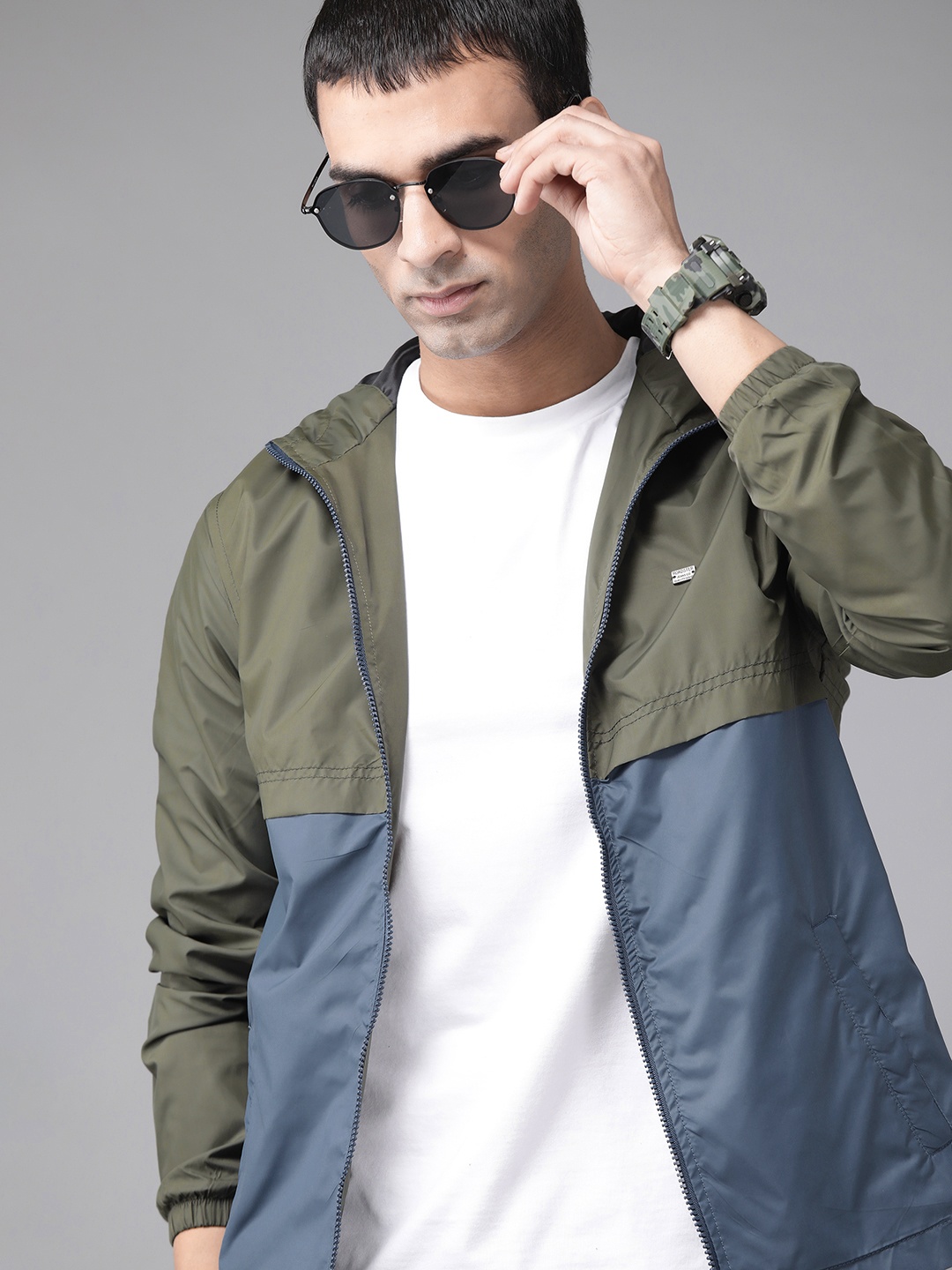 

Roadster Men Olive Green & Blue Colourblocked Hooded Tailored Jacket