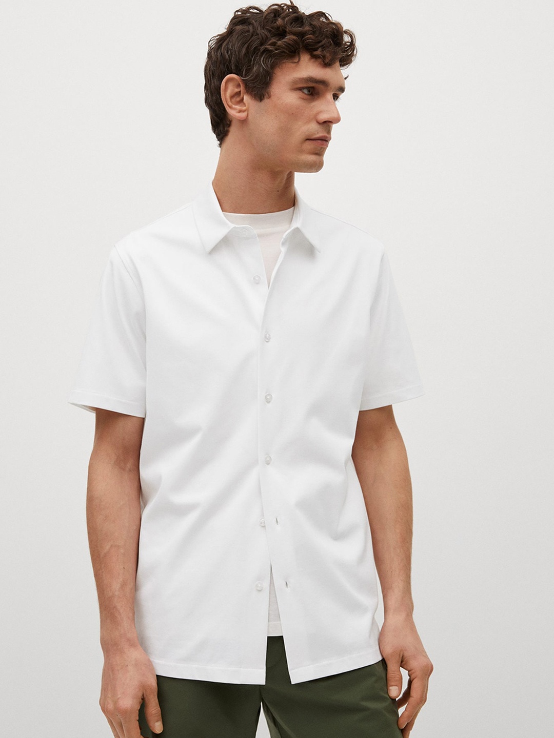 

MANGO MAN White Regular Fit Solid Casual Performance Shirt