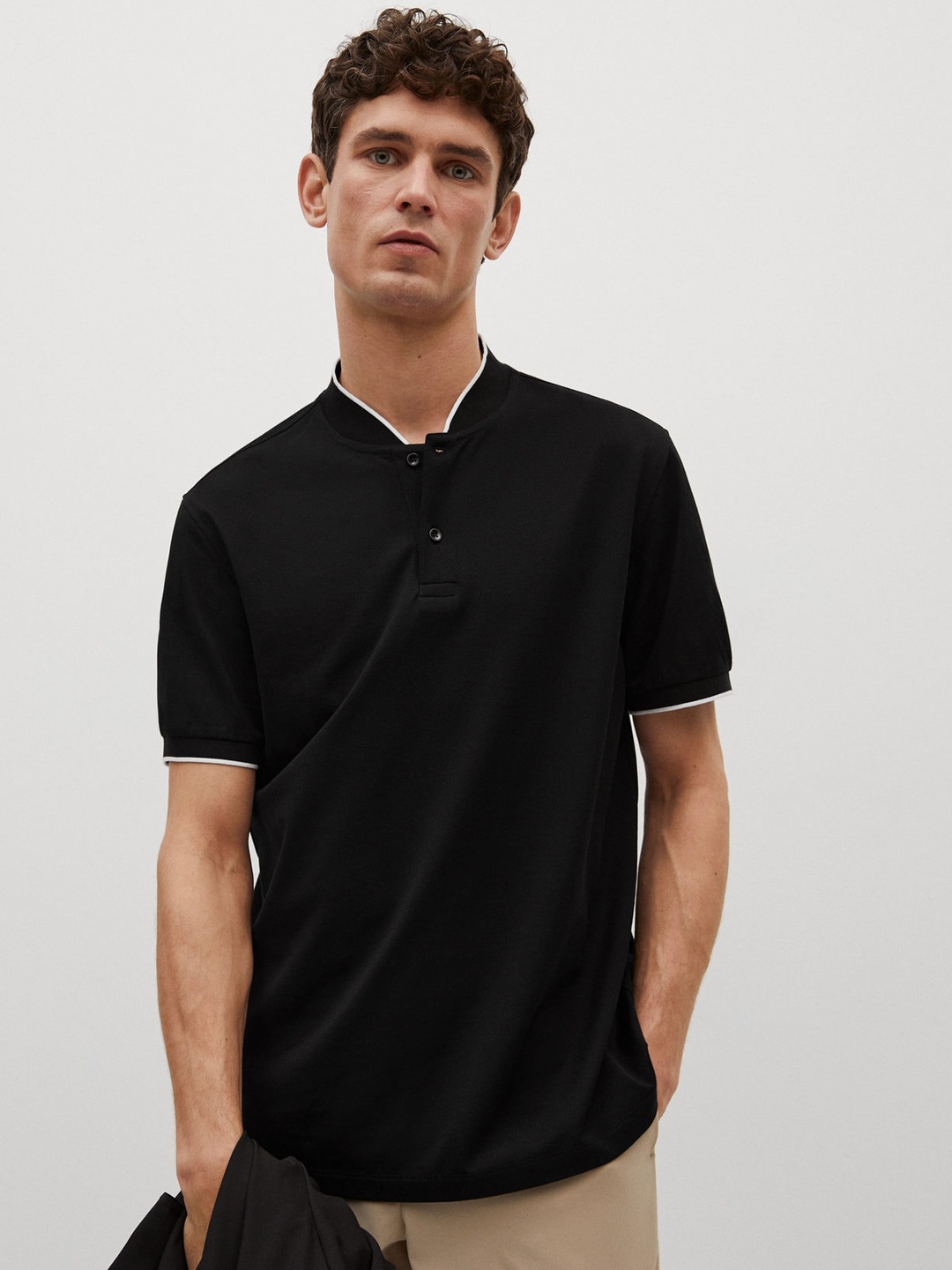 

MANGO MAN Black Stand Collar T-shirt
