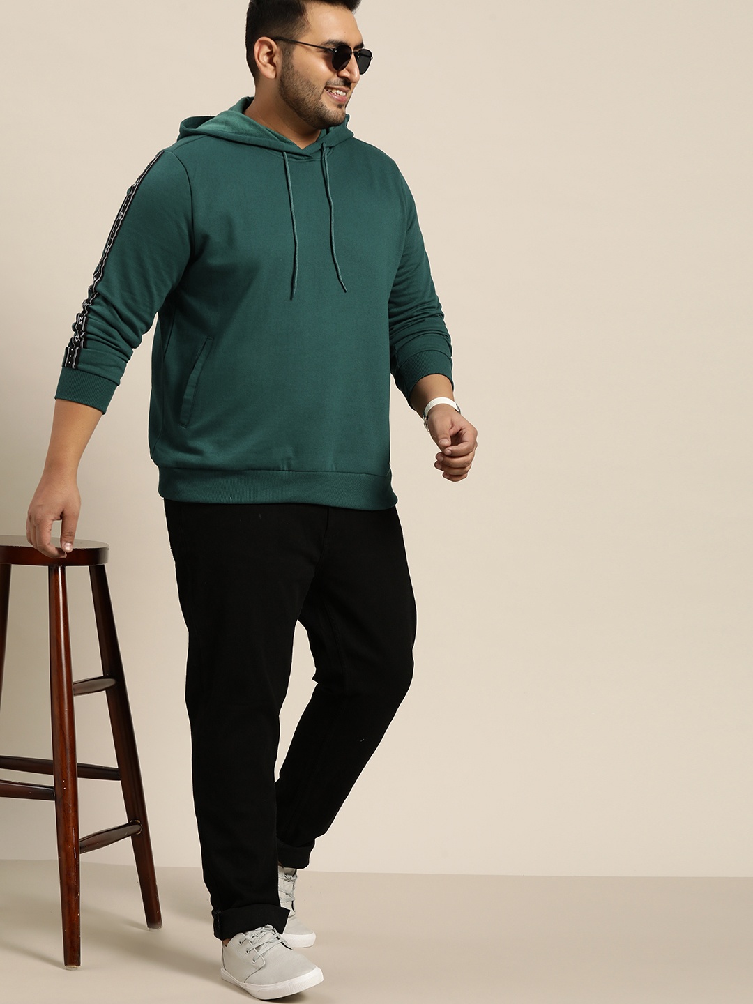 

Sztori Men Plus Size Green Solid Hooded Sweatshirt