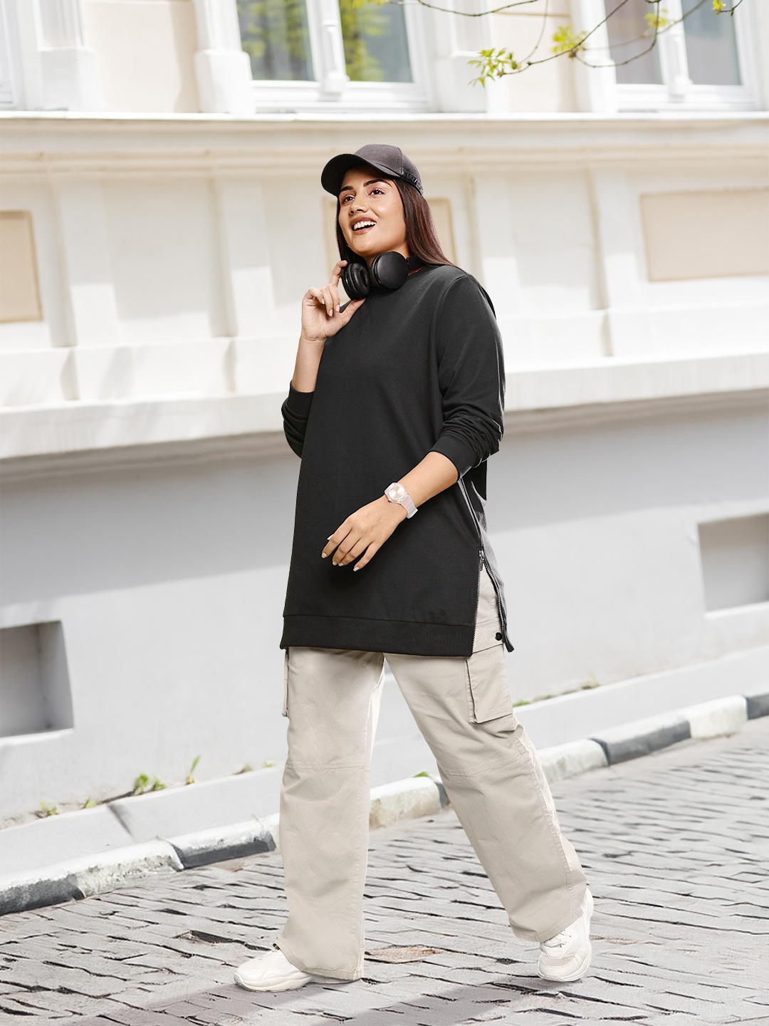 

Sztori Women Black Plus Size Sweatshirt with Zipper Detail