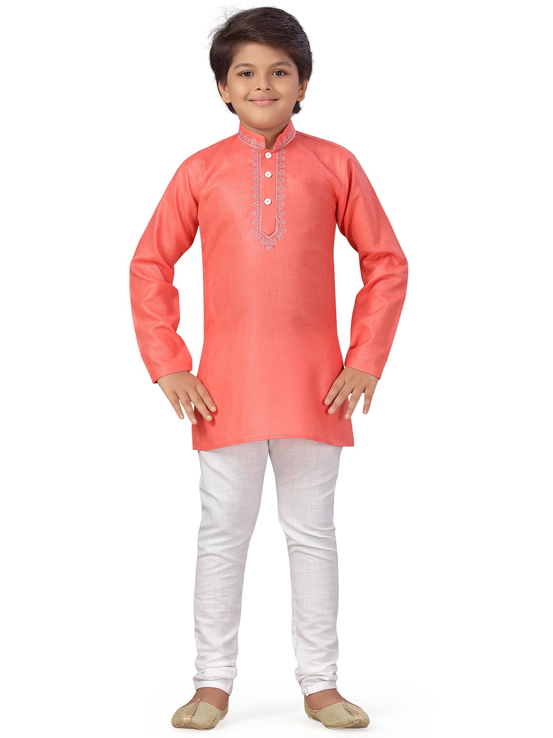 

Aj DEZInES Boys Peach-Coloured & White Pure Cotton Embroidered Kurta with Pyjamas