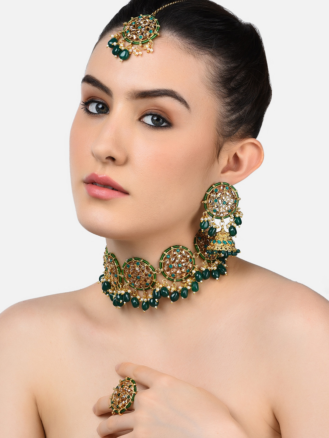 

Zaveri Pearls Gold-Plated Green Kundan Choker Necklace Earring & Maang Tika Set