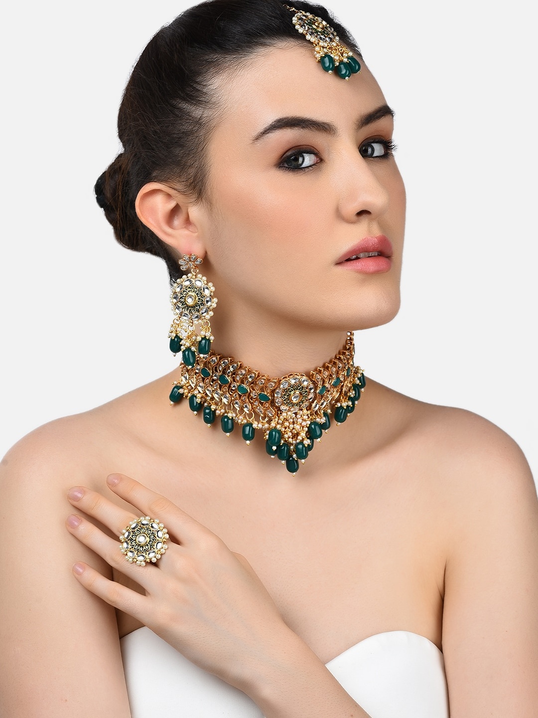 

Zaveri Pearls Gold-Plated Green Meenakari Bridal Kundan Necklace Earring & Maang Tika Set