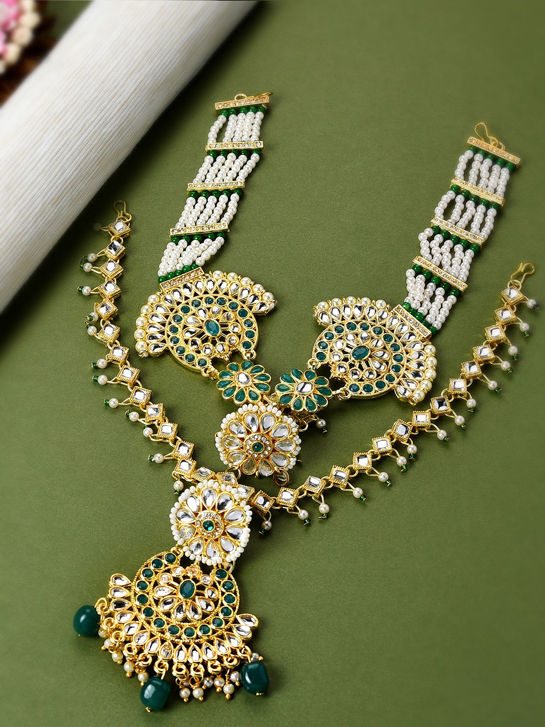 

Zaveri Pearls Green & White Gold-Plated Kundan Beaded Layered Bridal Matha Patti