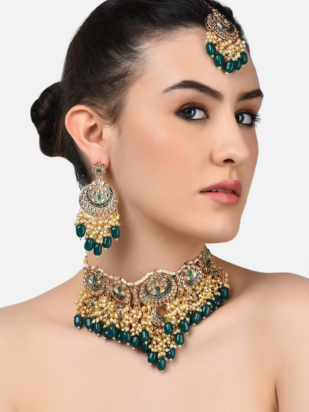 

Zaveri Pearls Gold-Plated Green Meenakari Bridal Kundan Necklace Earring & Maang Tika Set