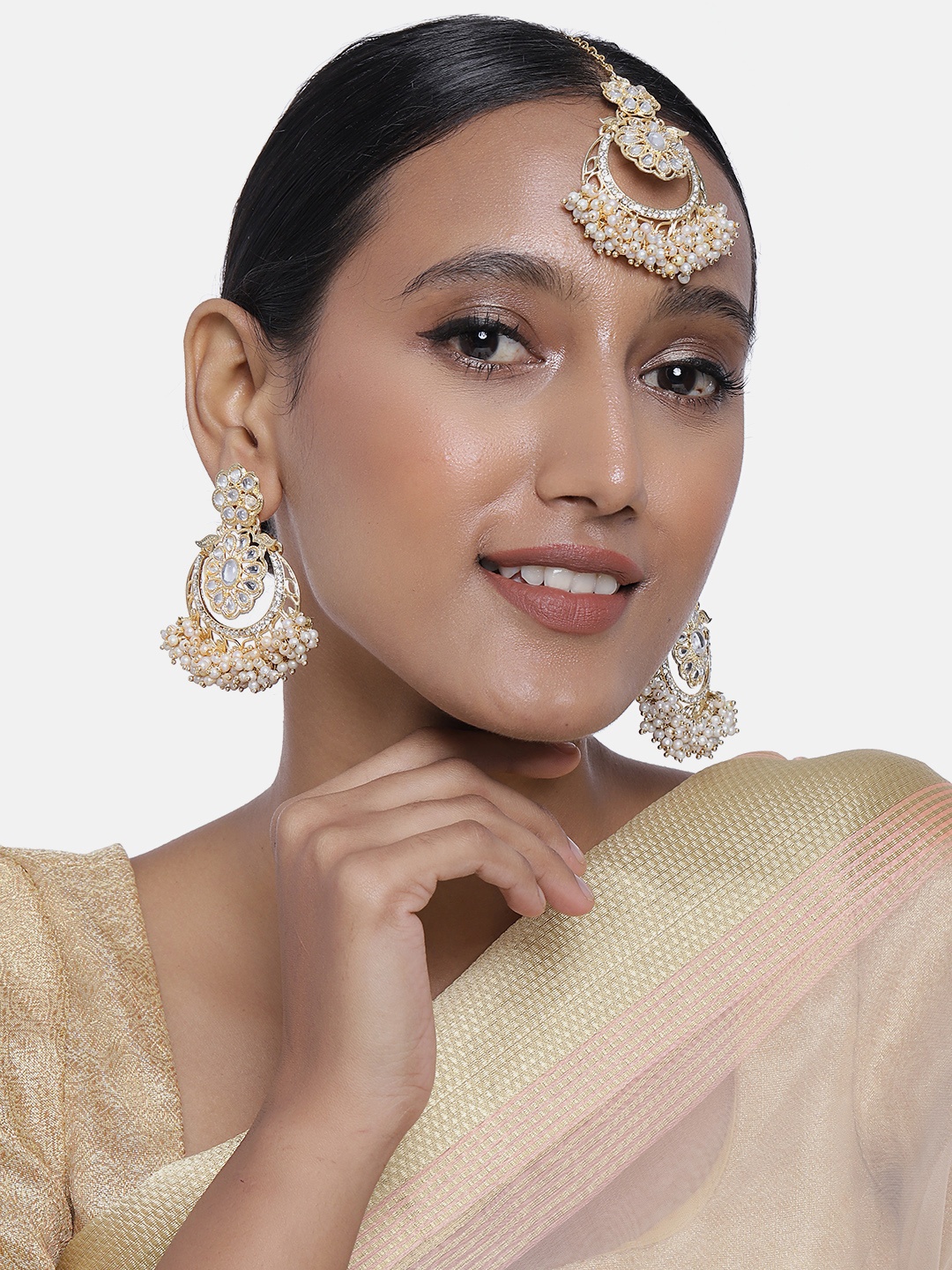 

Zaveri Pearls White Gold-Plated Kundan & Pearls Wedding Collection Jewellery Set