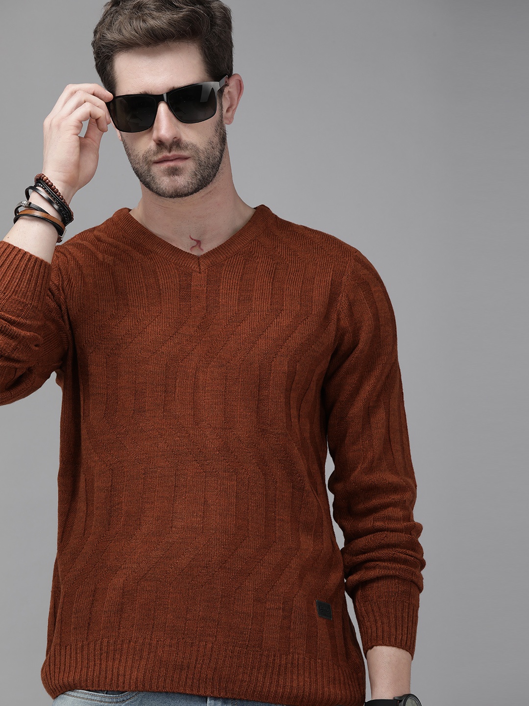 

Roadster Men Brown Cable Knit Pullover