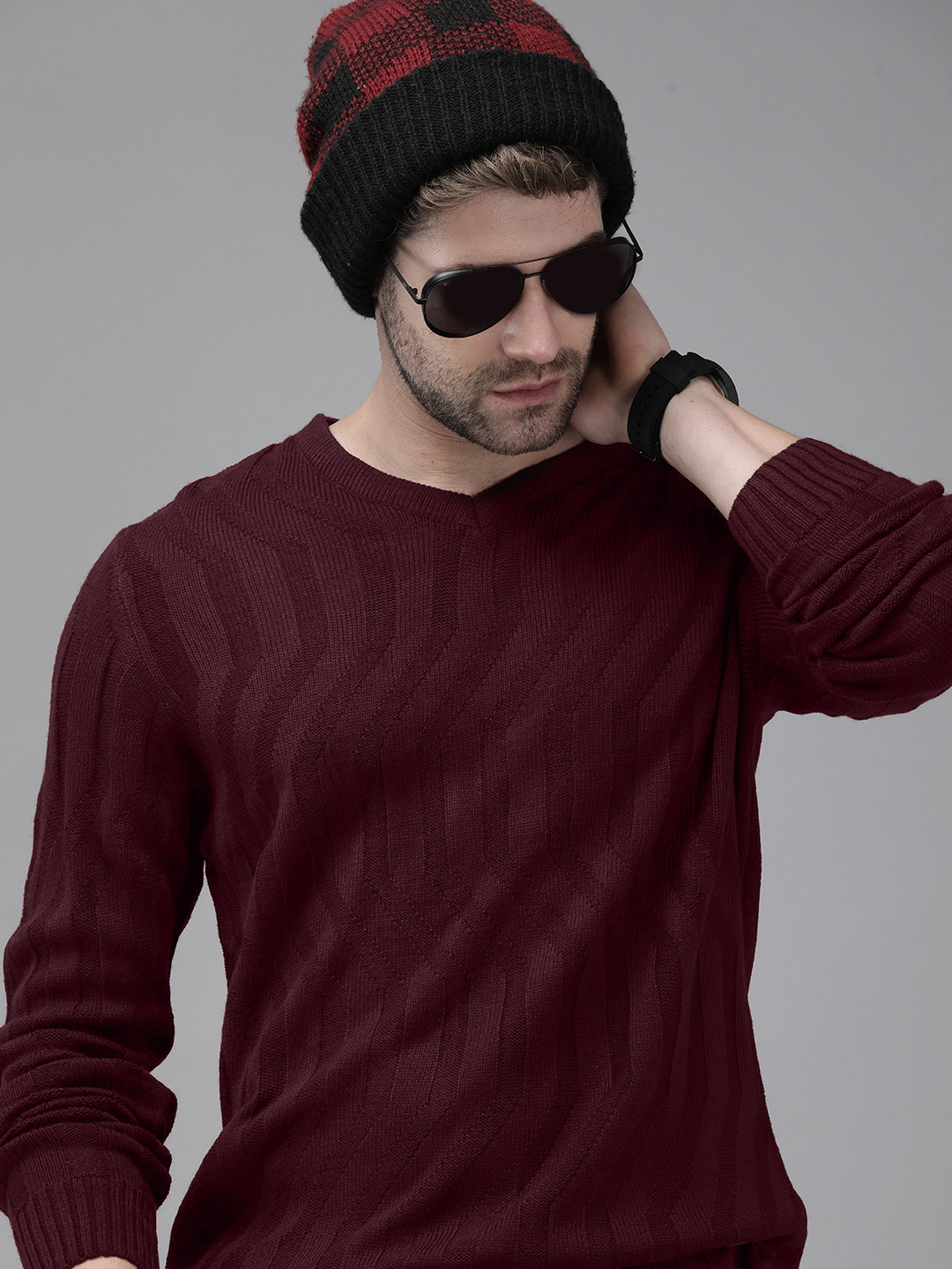

Roadster Men Maroon Cable Knit Pullover