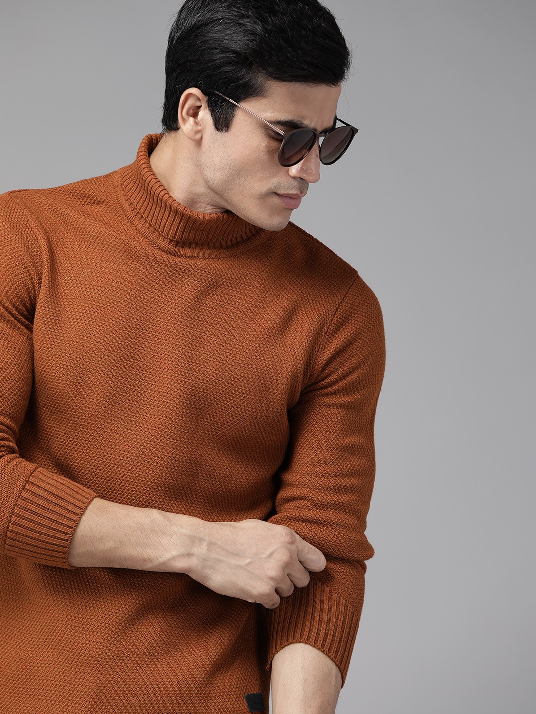 

Roadster Men Rust Brown Self-Design Pullover