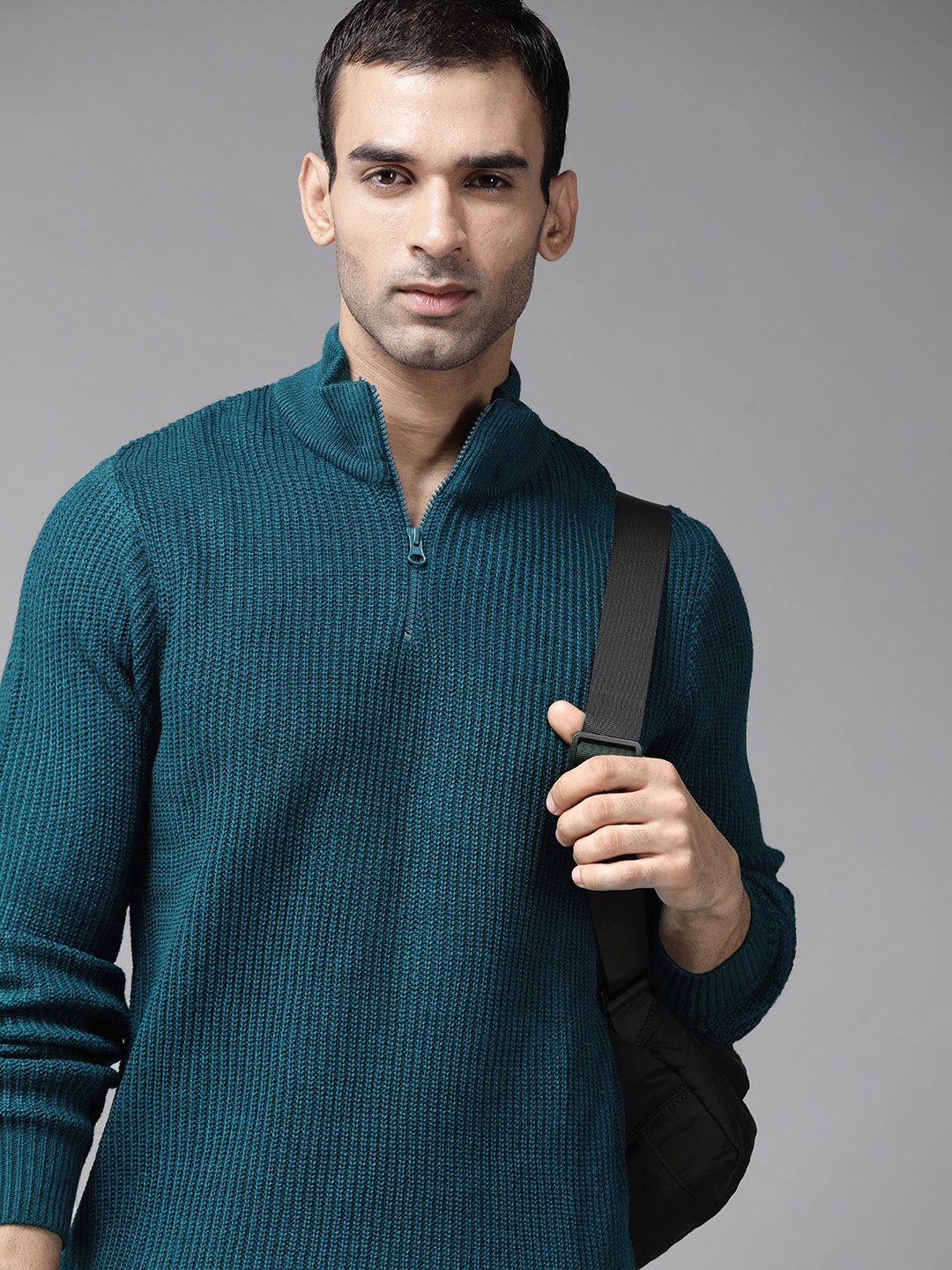 

Roadster Men Teal Blue Solid Pullover