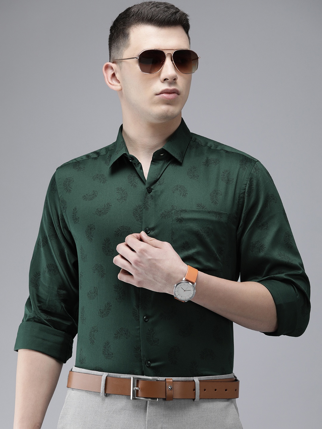 

Arrow Men Green Conversational Printed Pure Cotton Casual Shirt
