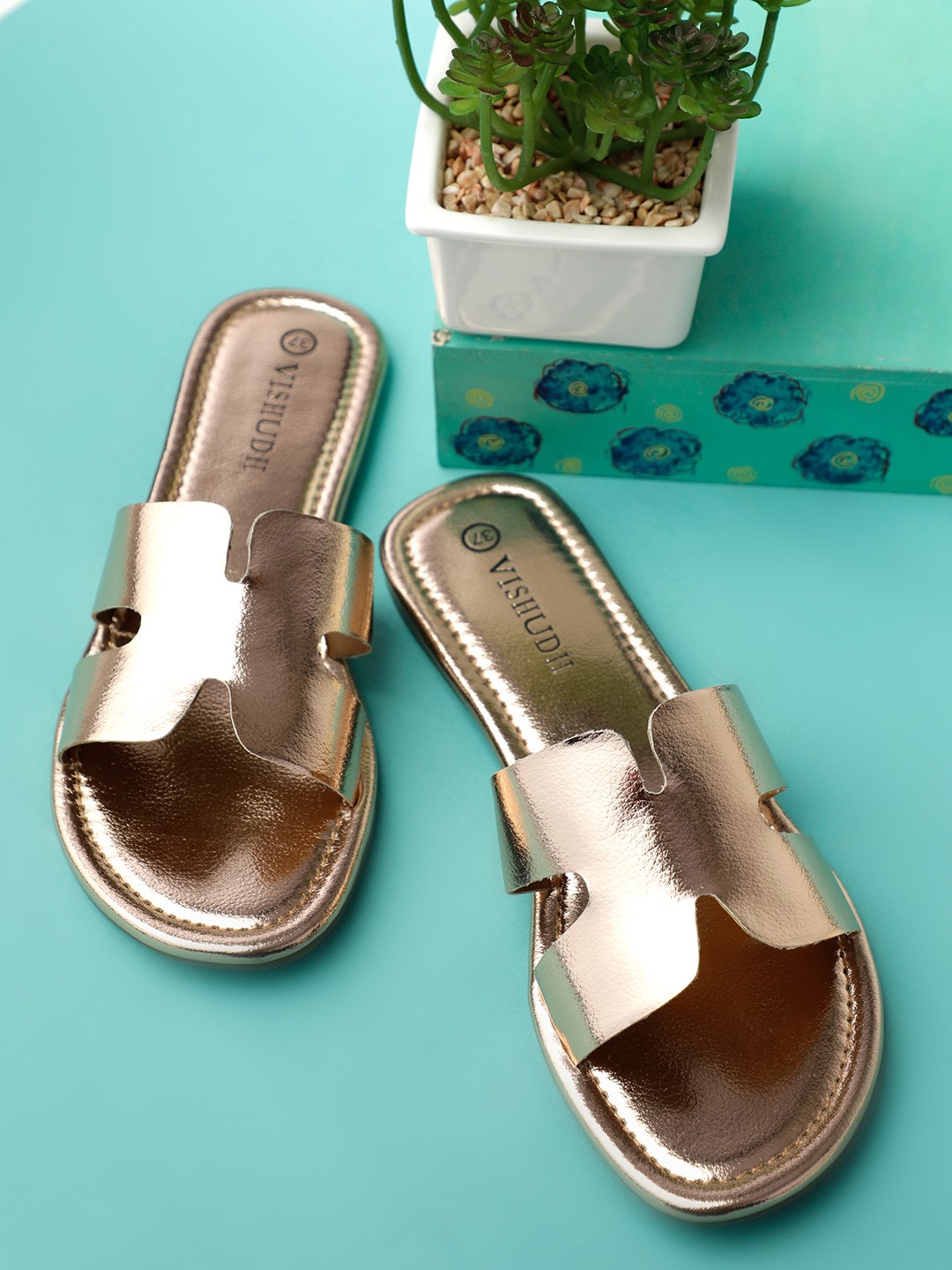 

Vishudh Women Rose Gold-Toned Open Toe Flats