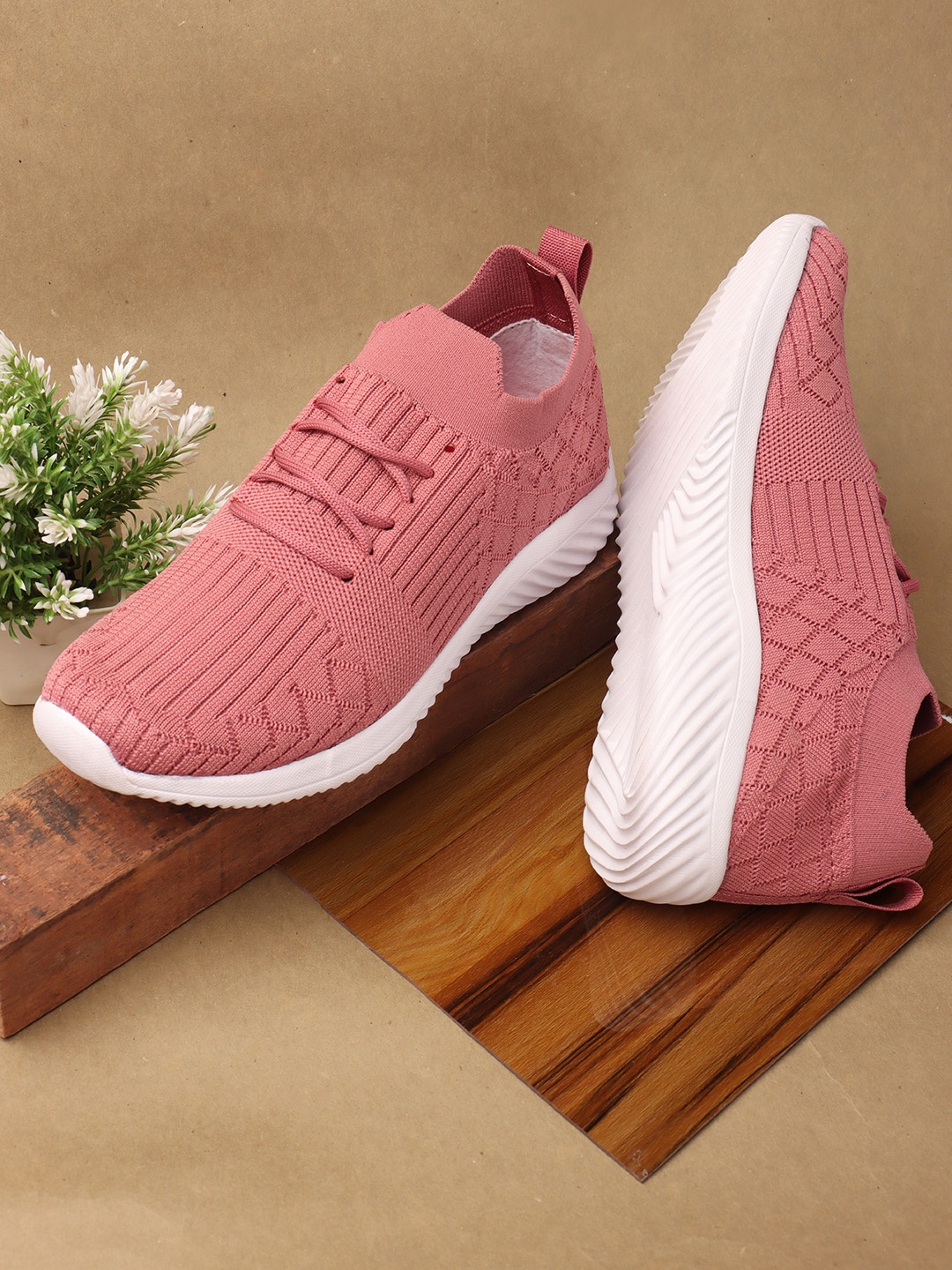 

TRASE Women Pink Woven Design Sneakers