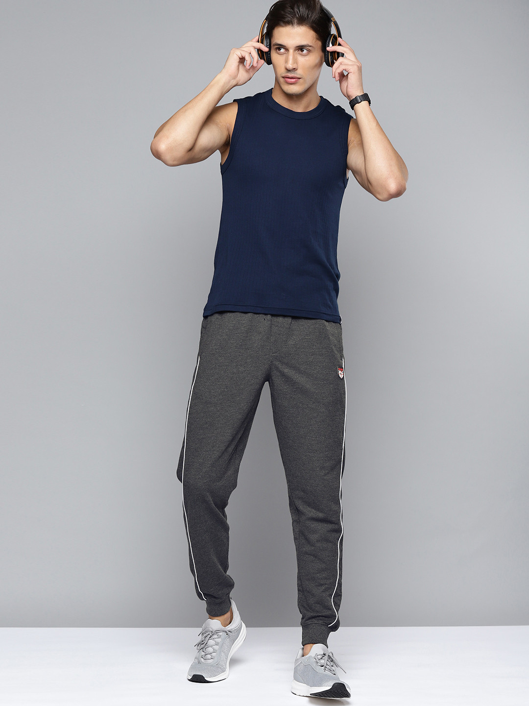 

Slazenger Men Charcoal Grey Solid Joggers
