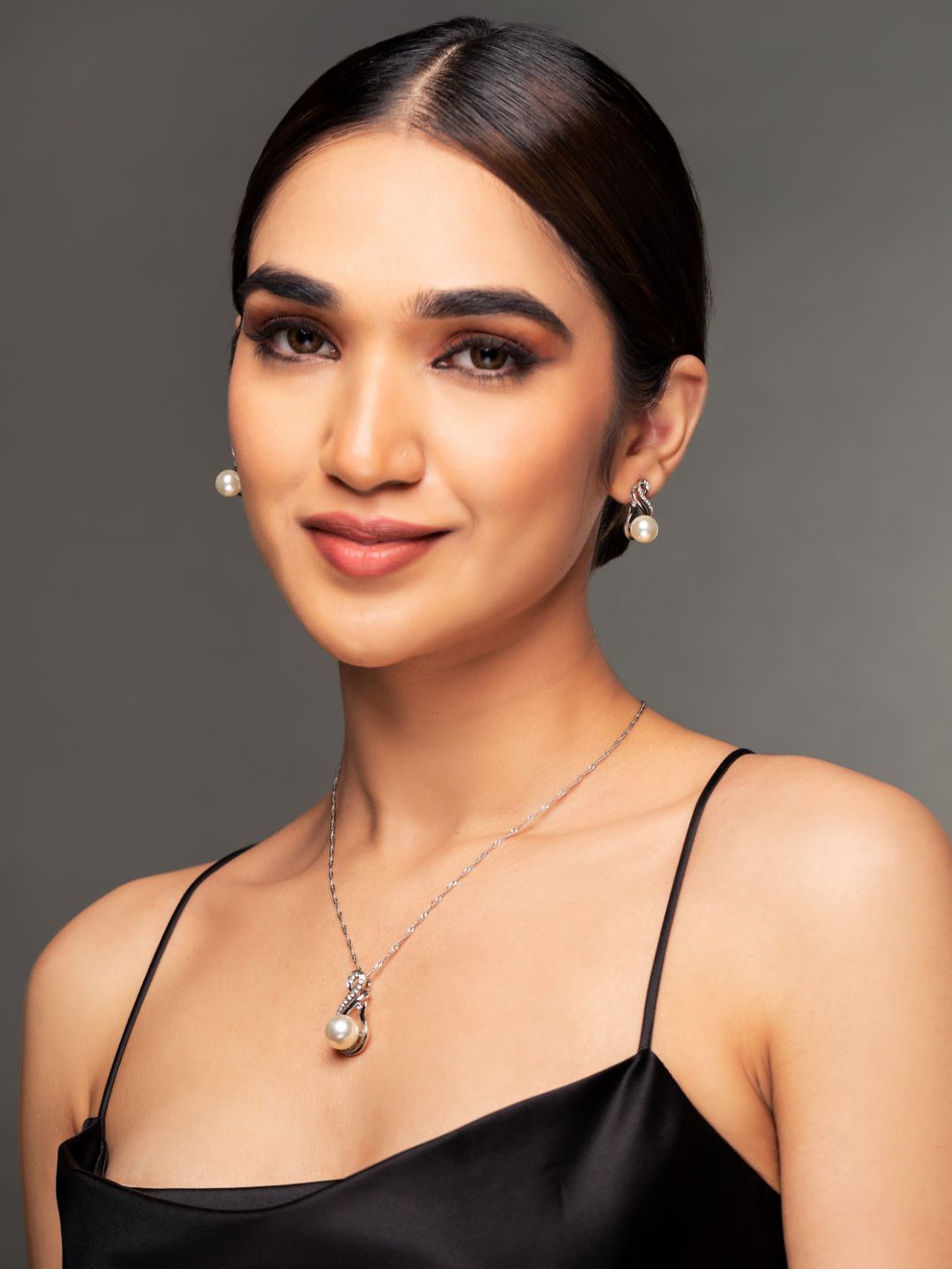 

Priyaasi White & Silver-Toned Brass Silver-Plated Handcrafted Necklace Set