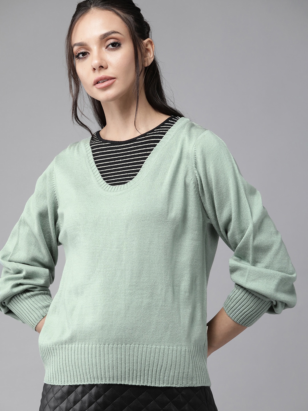 

Roadster Women Green Solid Pullover Sweater