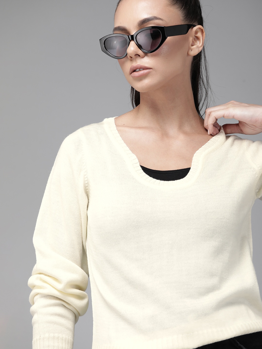 

Roadster Women White Solid Scoop Neck Pullover