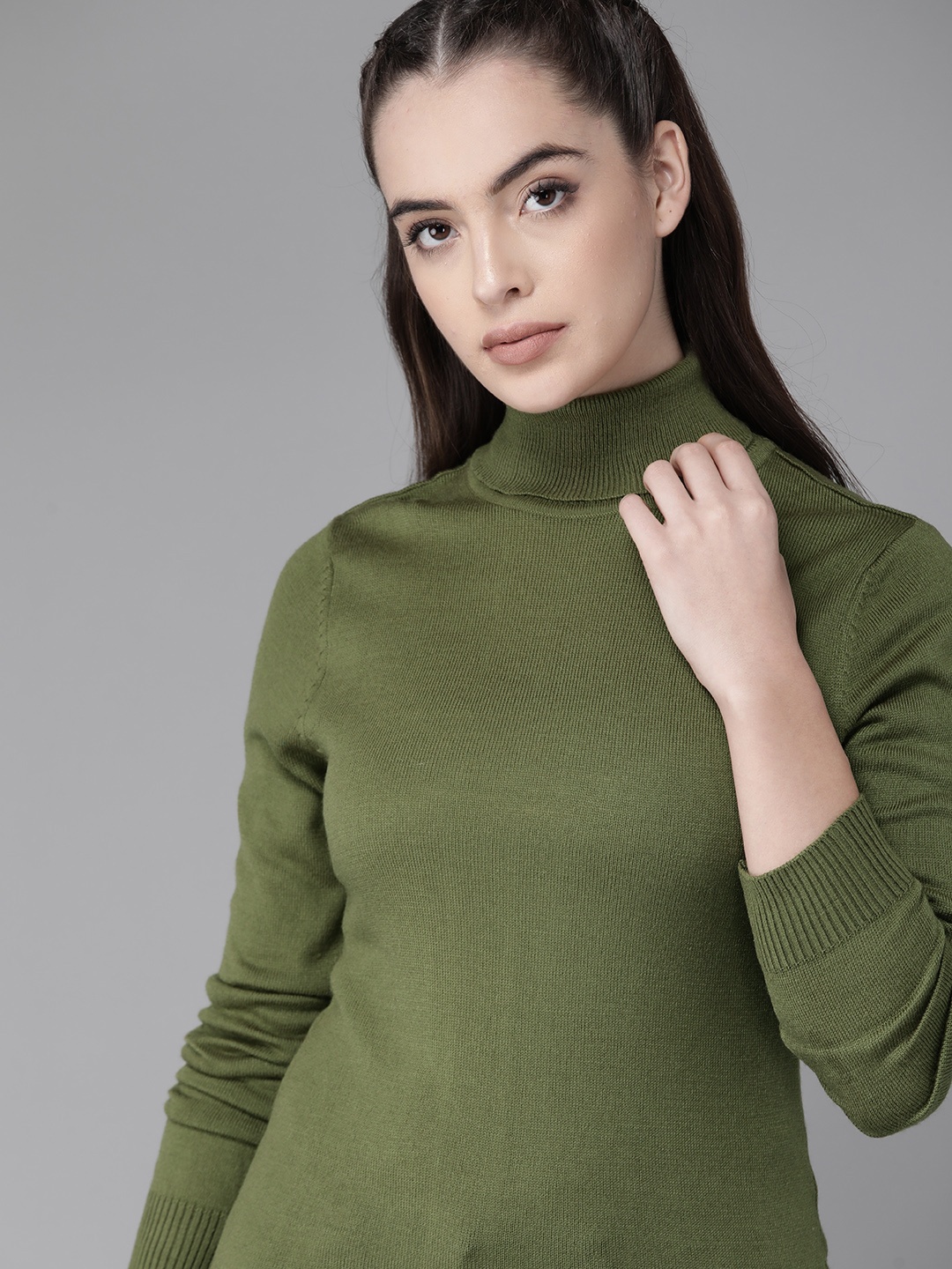 

Roadster Women Olive Green Solid Turtle Neck Pullover