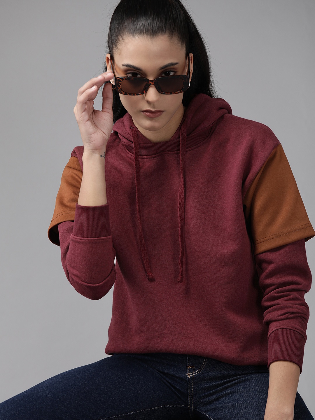 

The Roadster Lifestyle Co. Women Solid Hooded Sweatshirt, Maroon