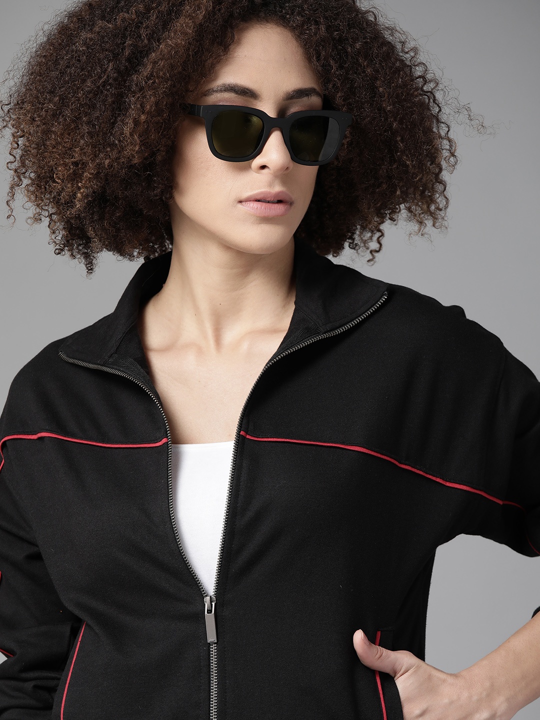 

Roadster Women Black Contrast Piping Detail Sweatshirt