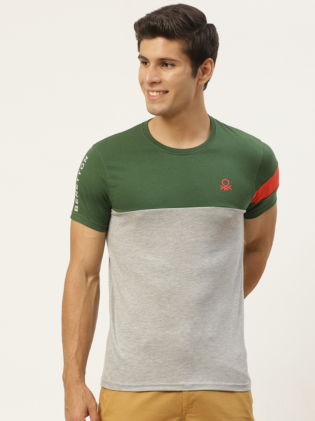 

United Colors of Benetton Men Green & Grey Melange Colourblocked T-shirt