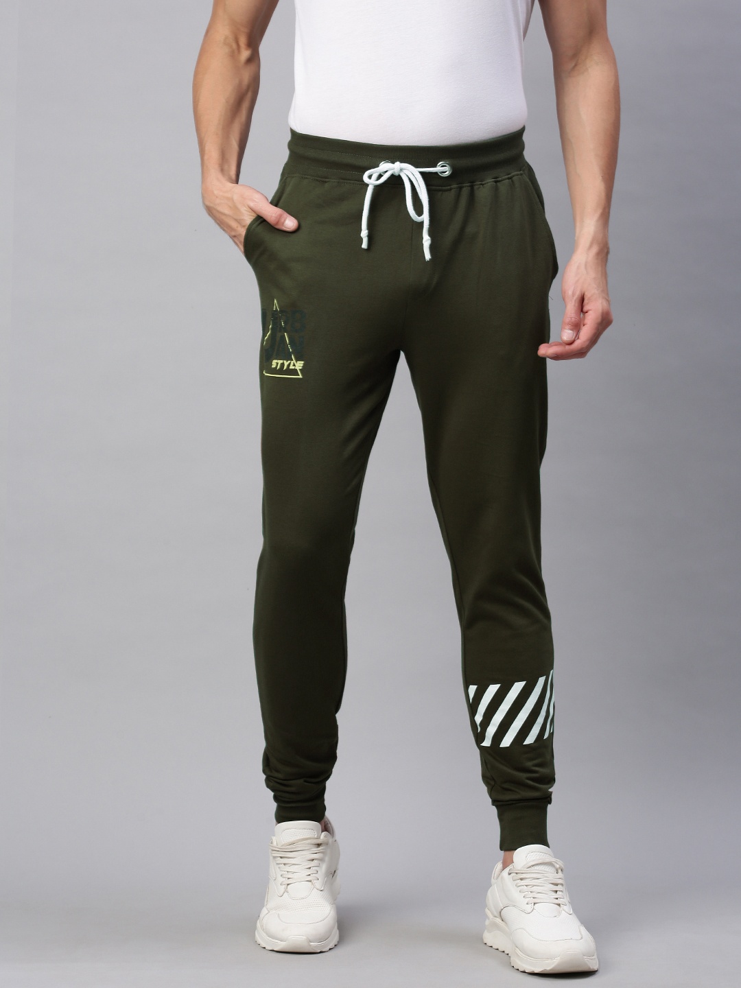 

abof Men Olive Green Solid Regular Pure Cotton Fit Joggers
