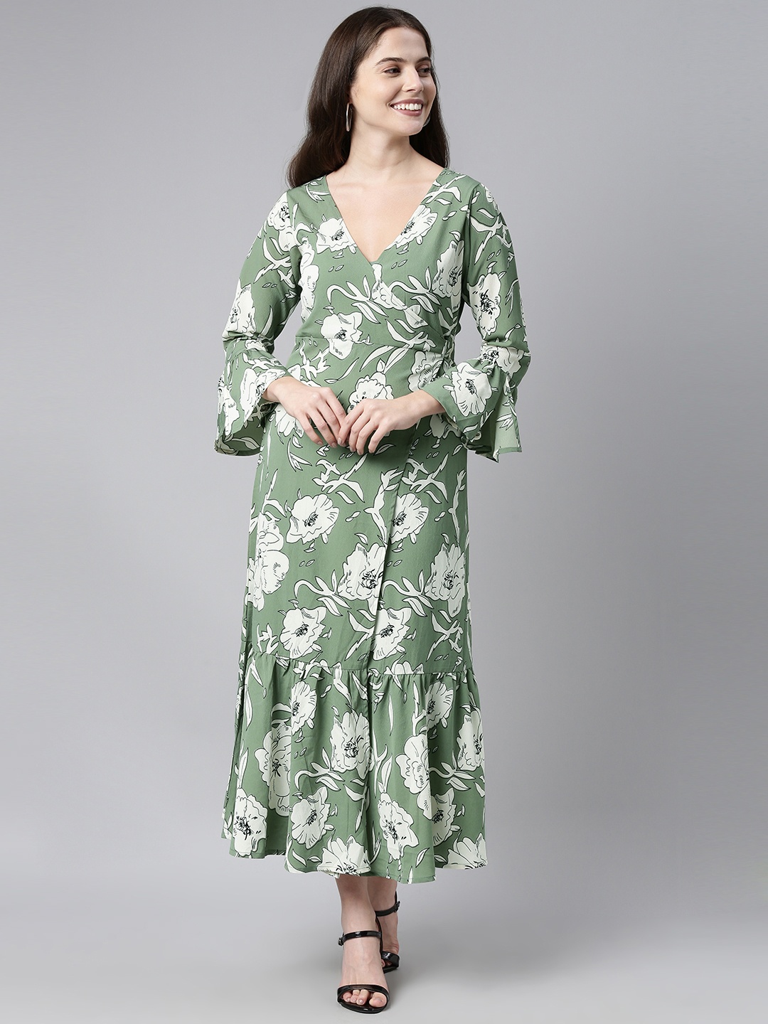 

AHIKA Green Floral Printed Chiffon Maxi Dress