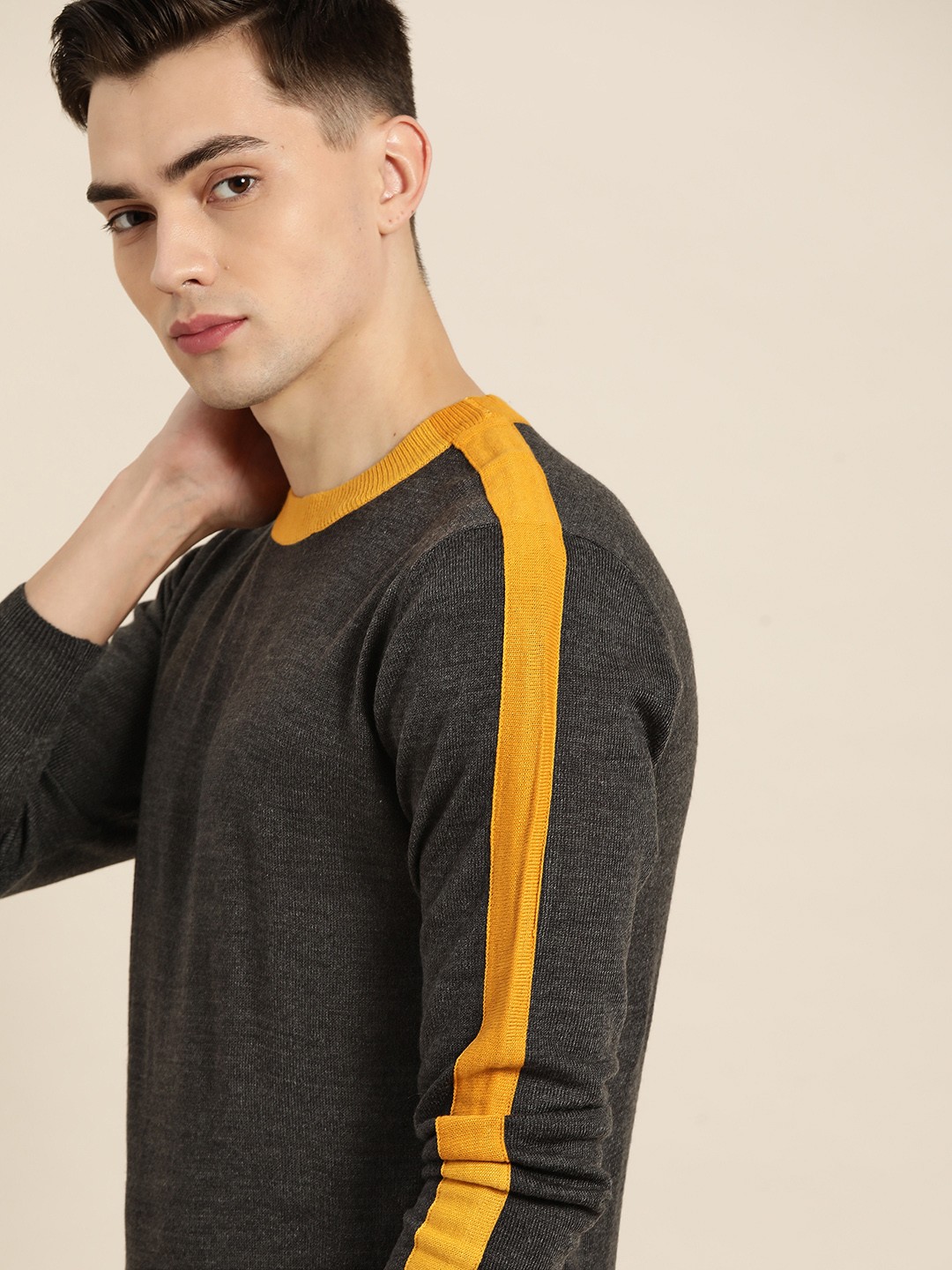 

INVICTUS Men Charcoal Grey Solid Pullover